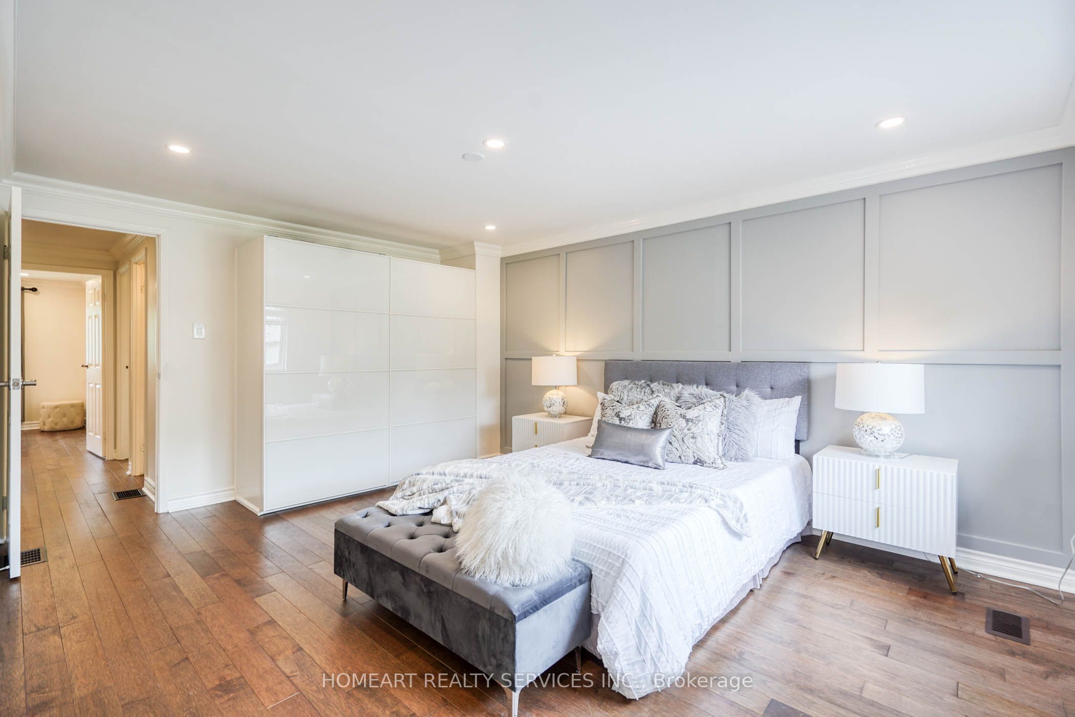 2 Camelot Way Property Photo 21