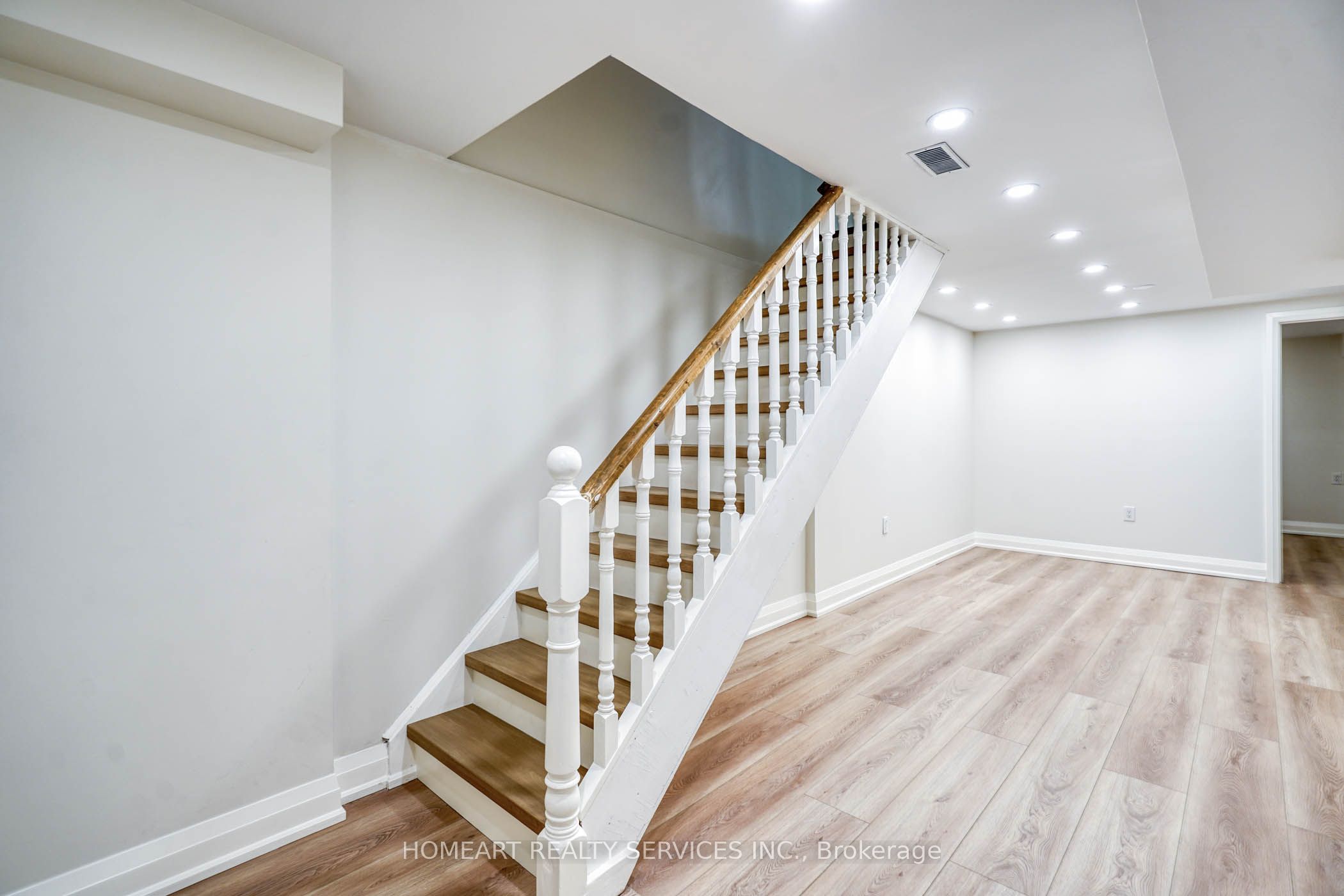 2 Camelot Way Property Photo 27