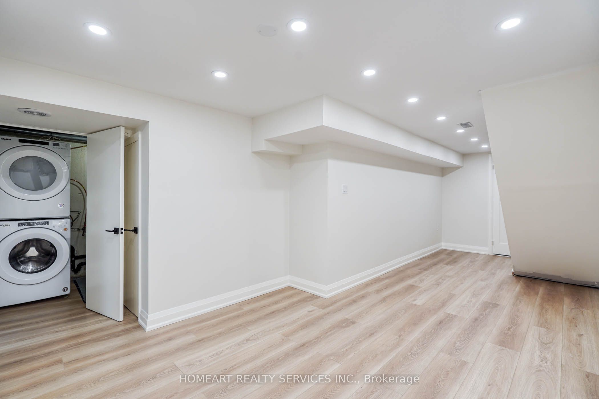 2 Camelot Way Property Photo 28