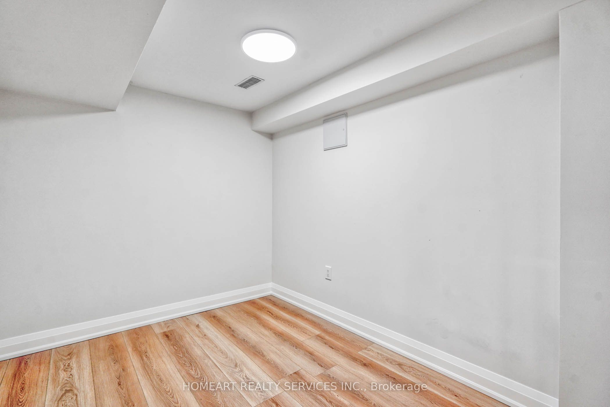2 Camelot Way Property Photo 29