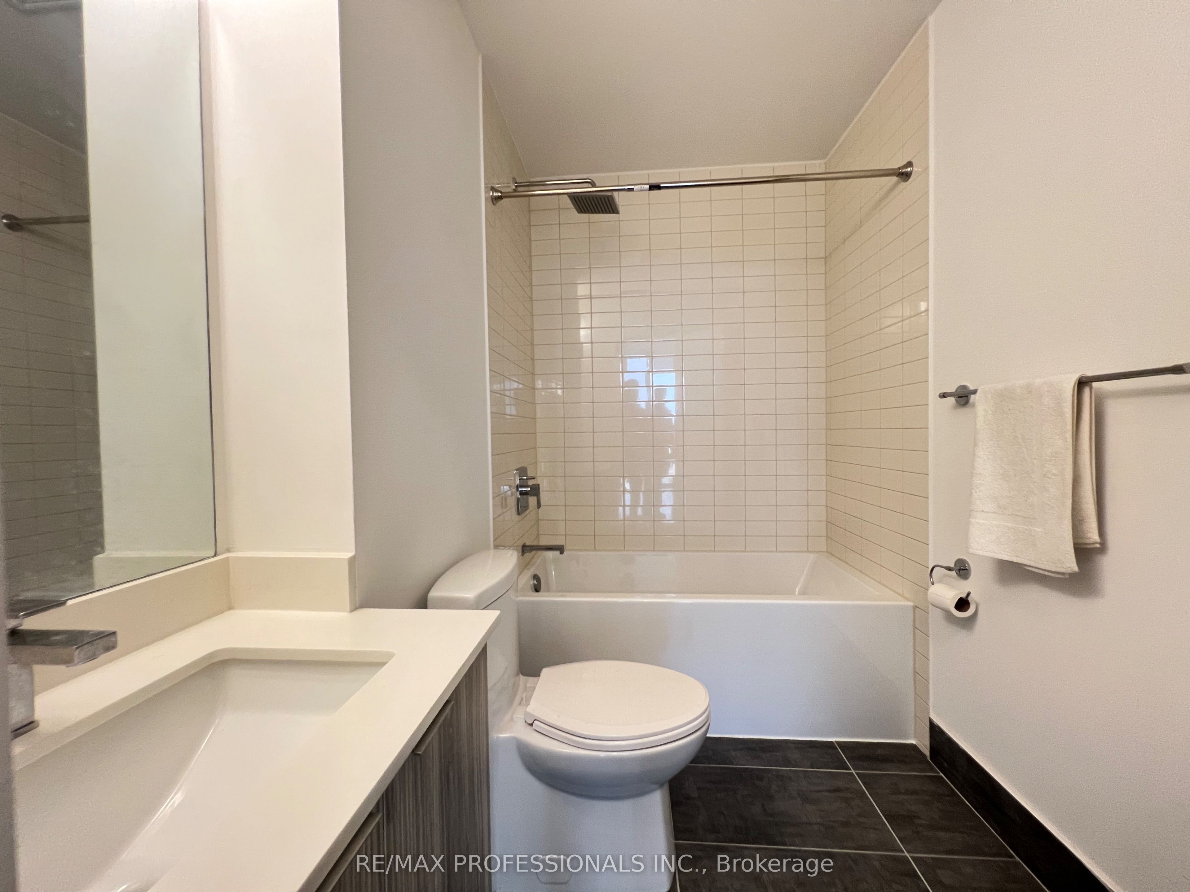 2916 Highway 7 Road 3209 Property Photo 10