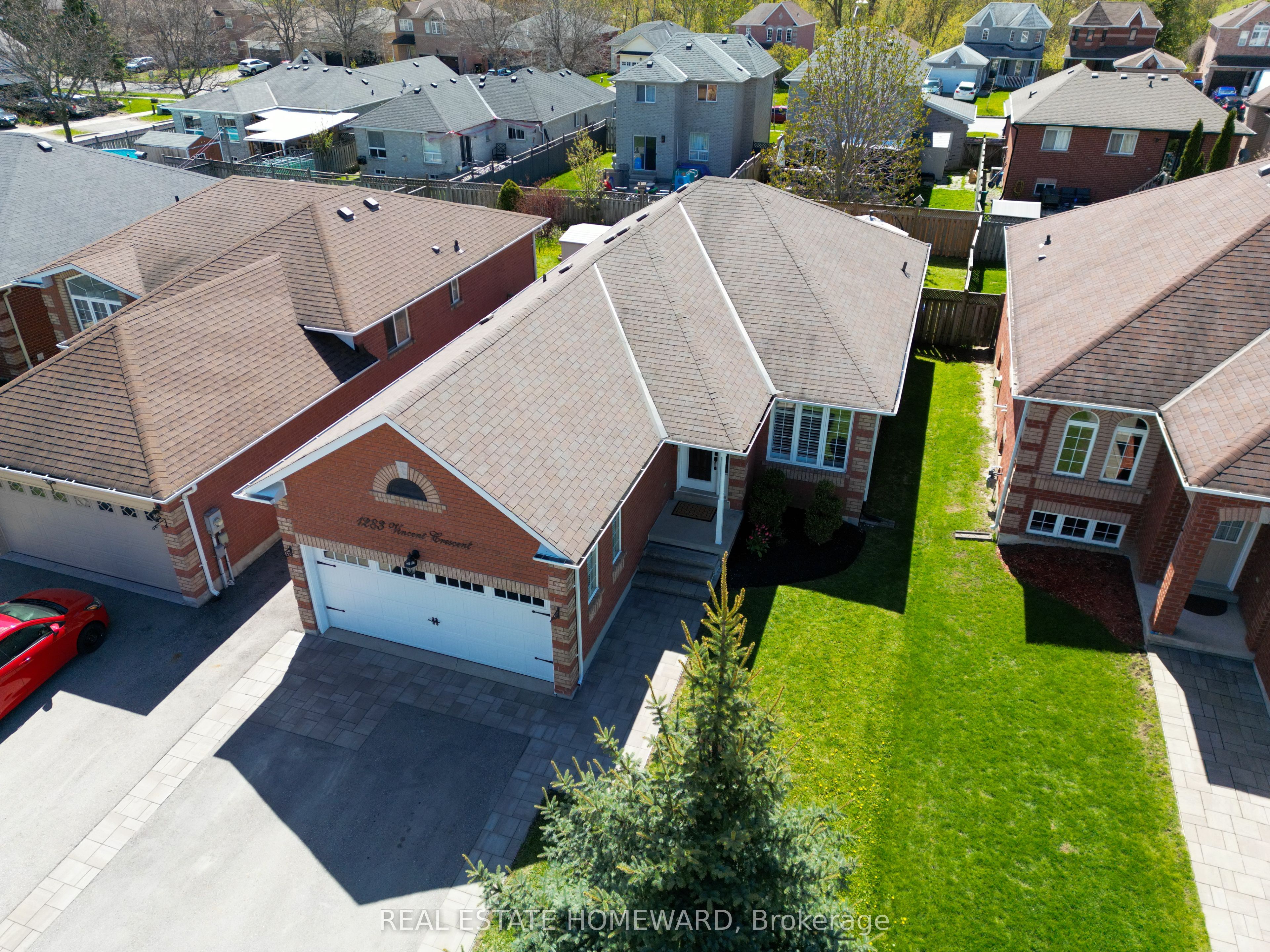 1283 Vincent Crescent Property Photo 1