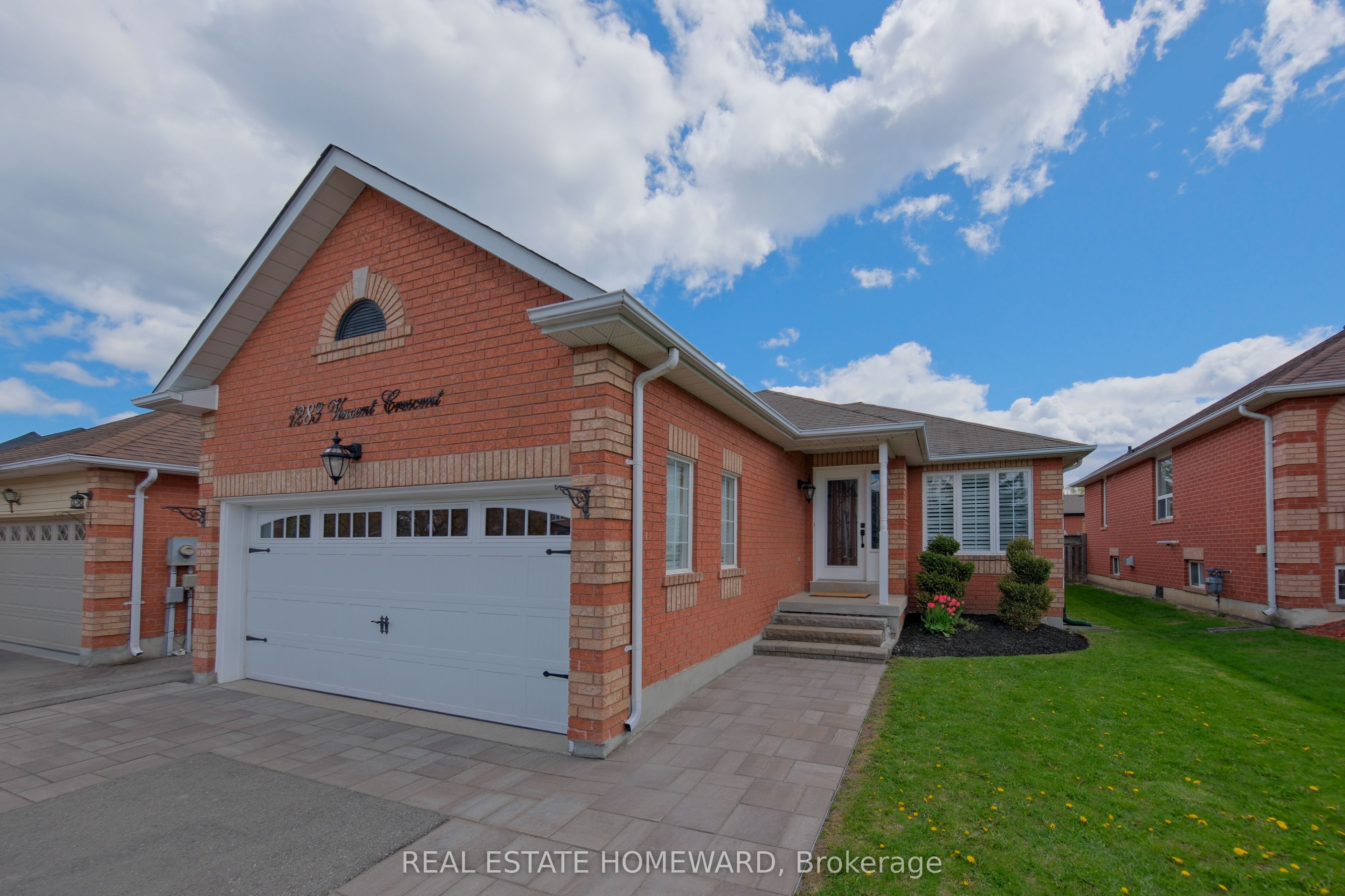 1283 Vincent Crescent Property Photo 2