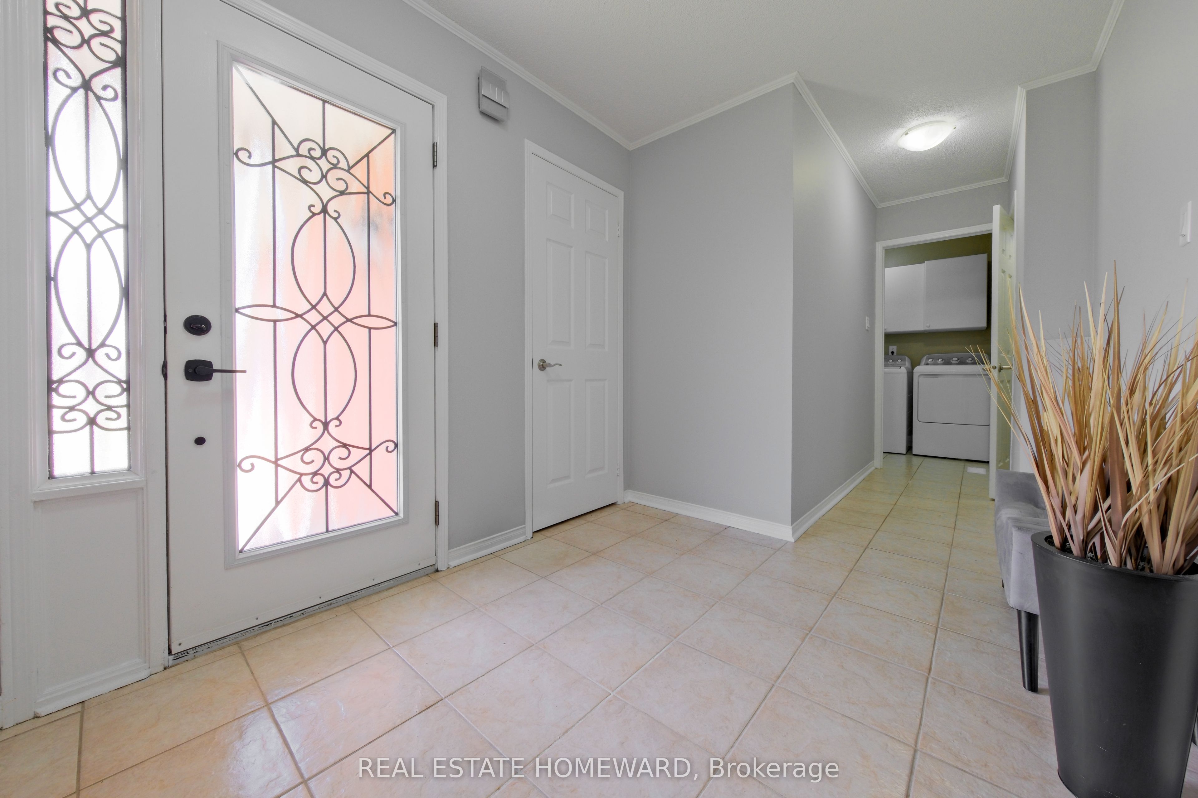 1283 Vincent Crescent Property Photo 6