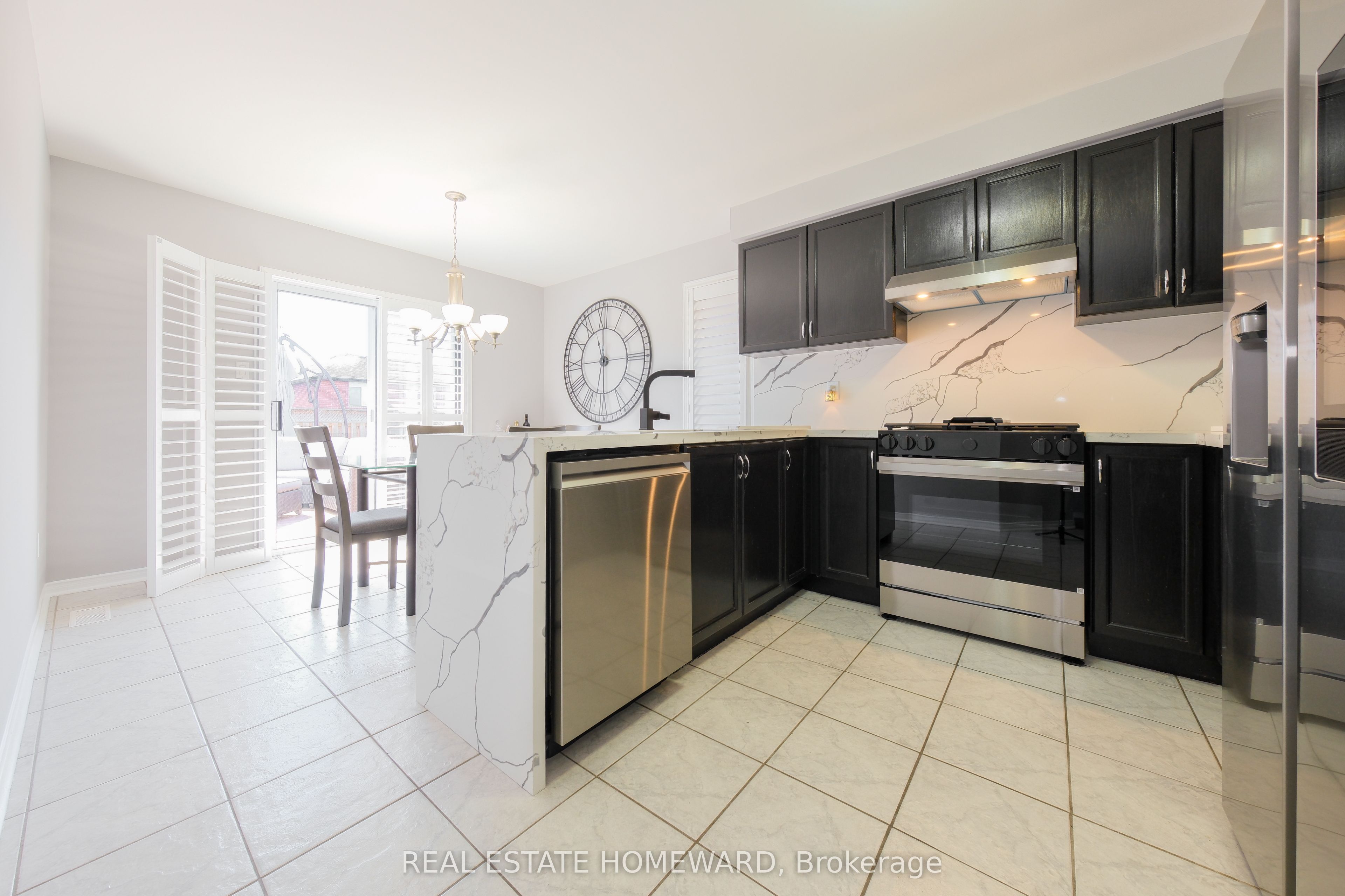 1283 Vincent Crescent Property Photo 11