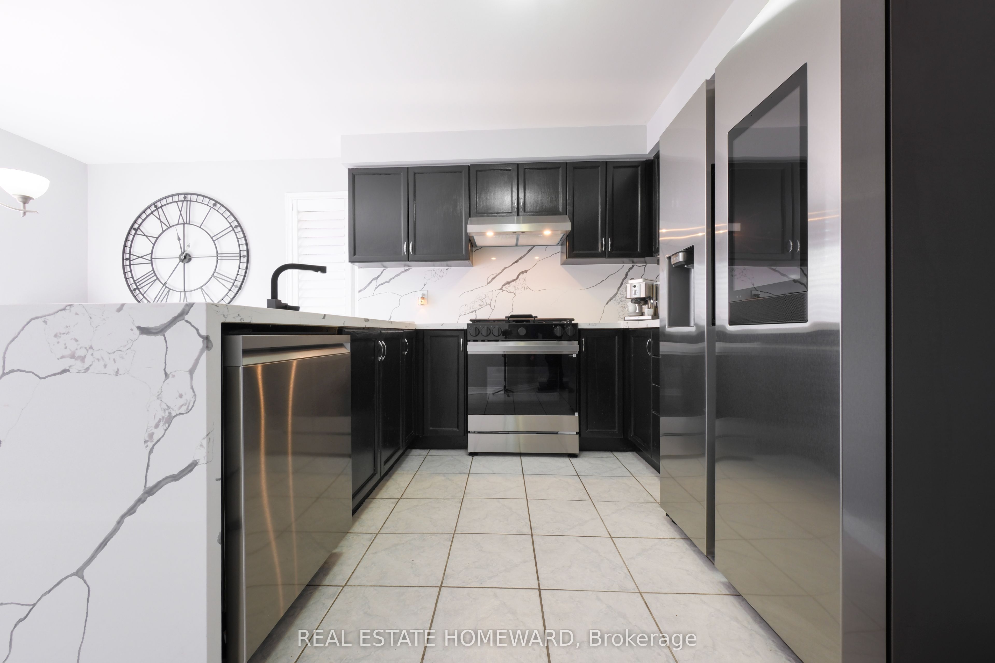 1283 Vincent Crescent Property Photo 12