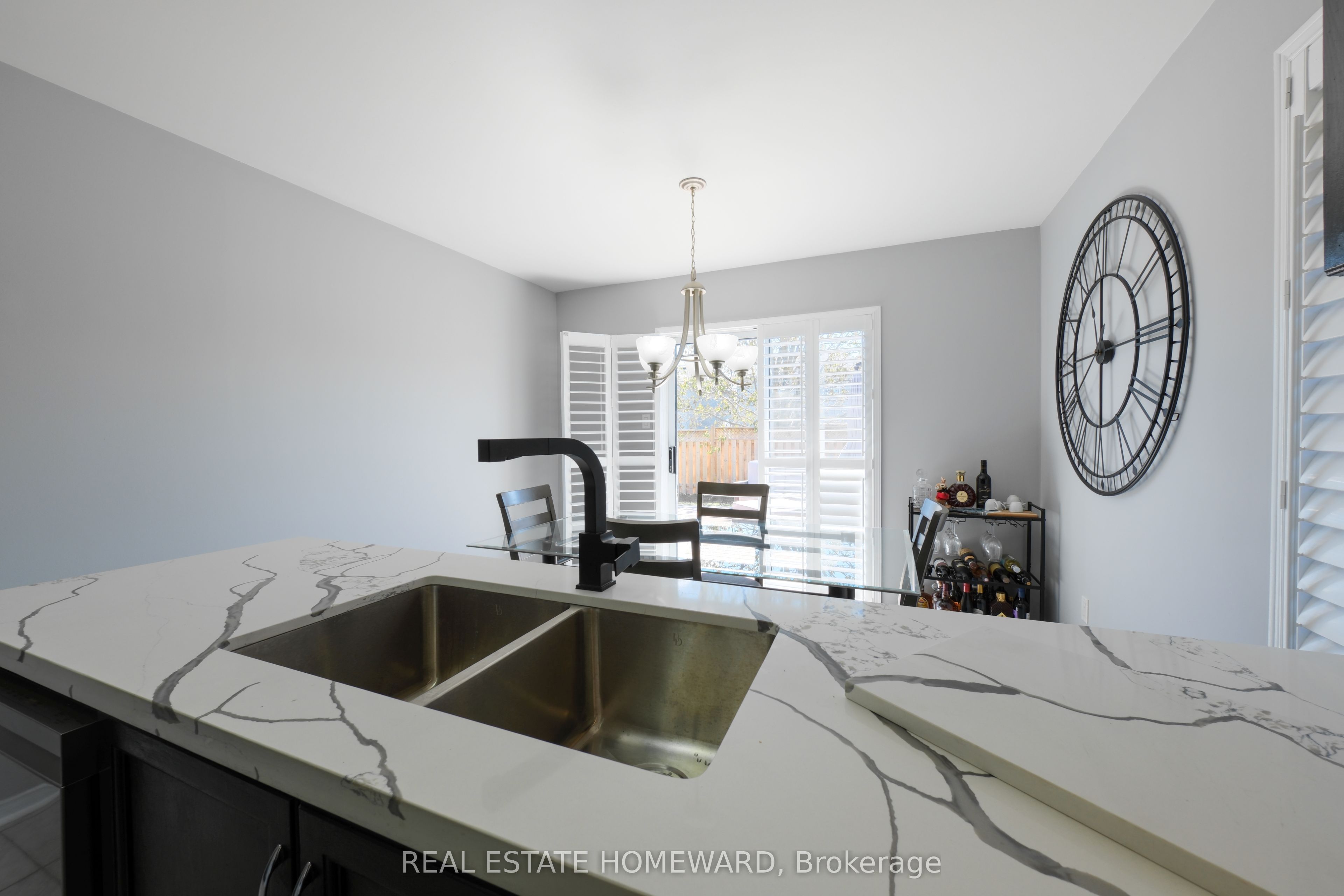 1283 Vincent Crescent Property Photo 14