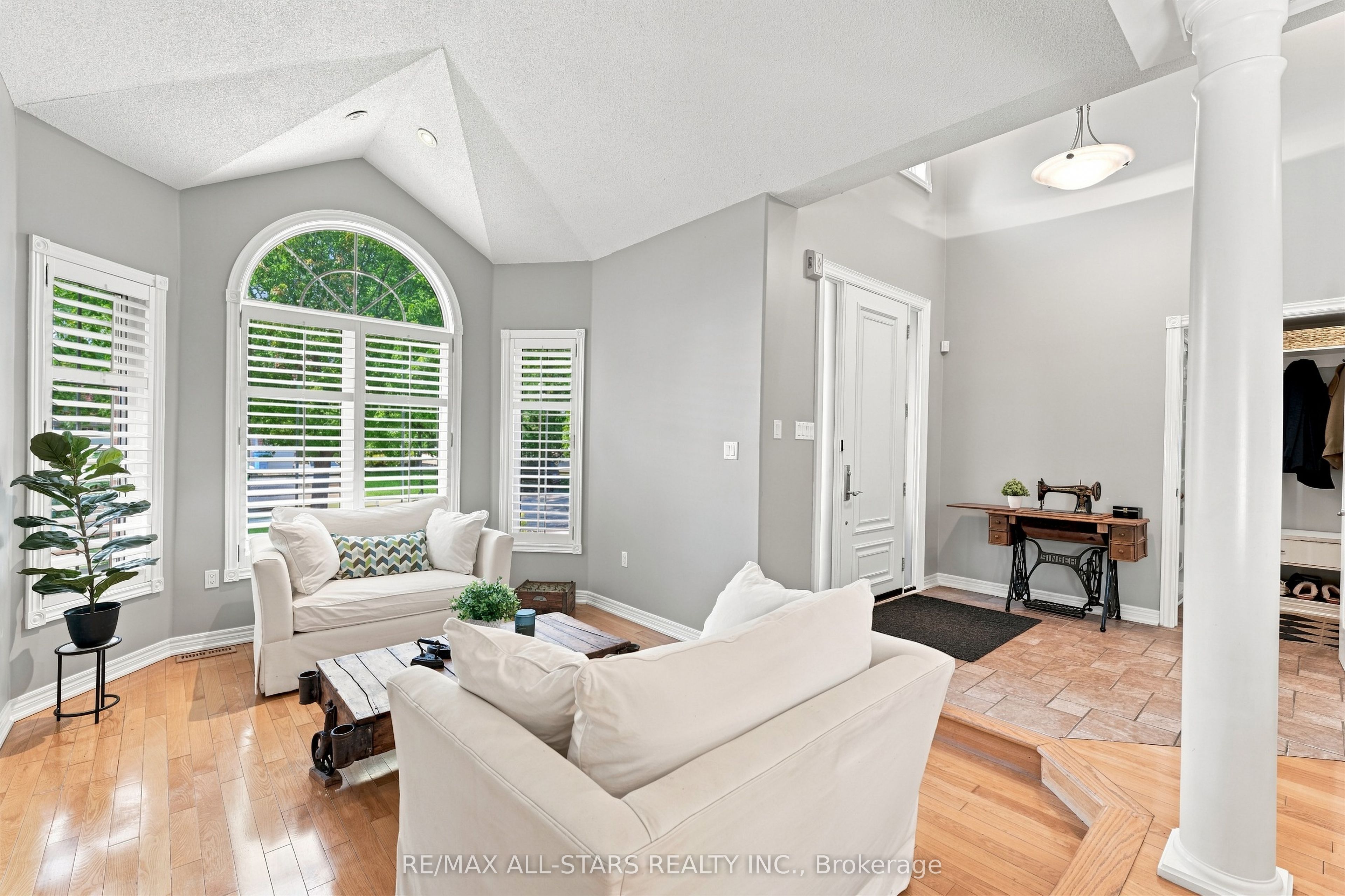 15 Ivygreen Road Property Photo 8