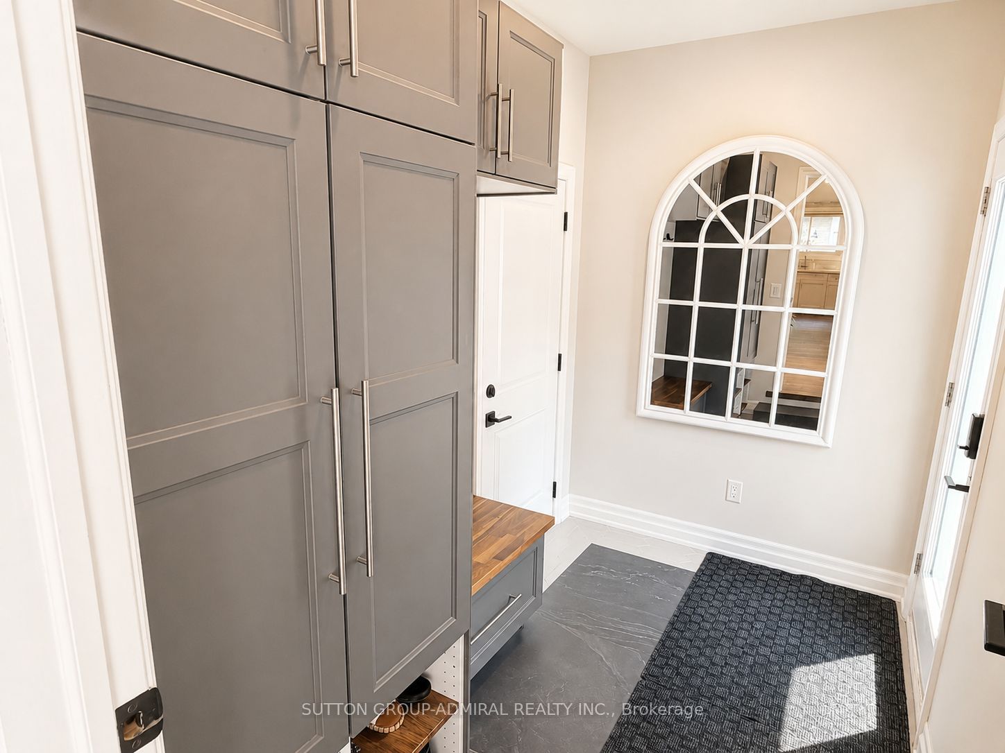 214 Centre Street N Property Photo 11