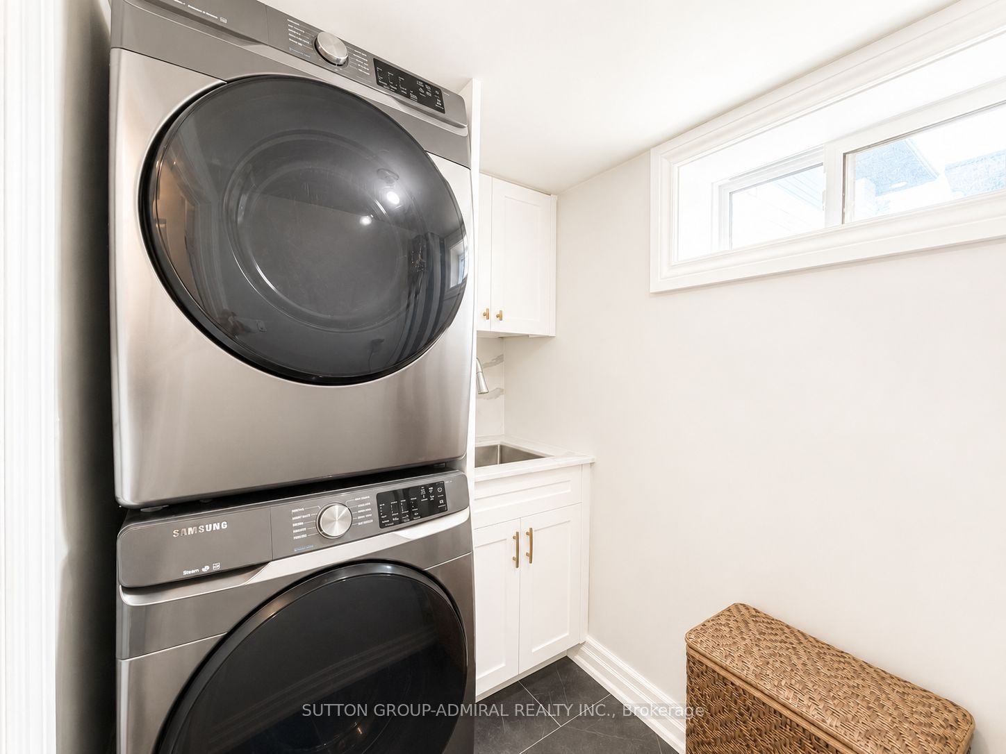 214 Centre Street N Property Photo 23