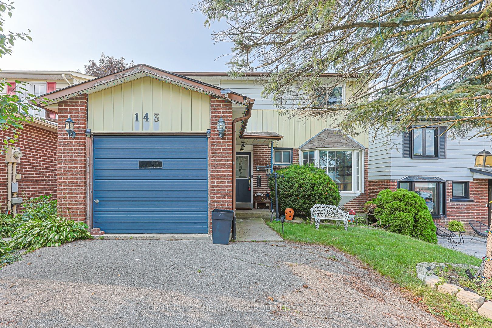 143 Thoms Crescent Property Photo 1