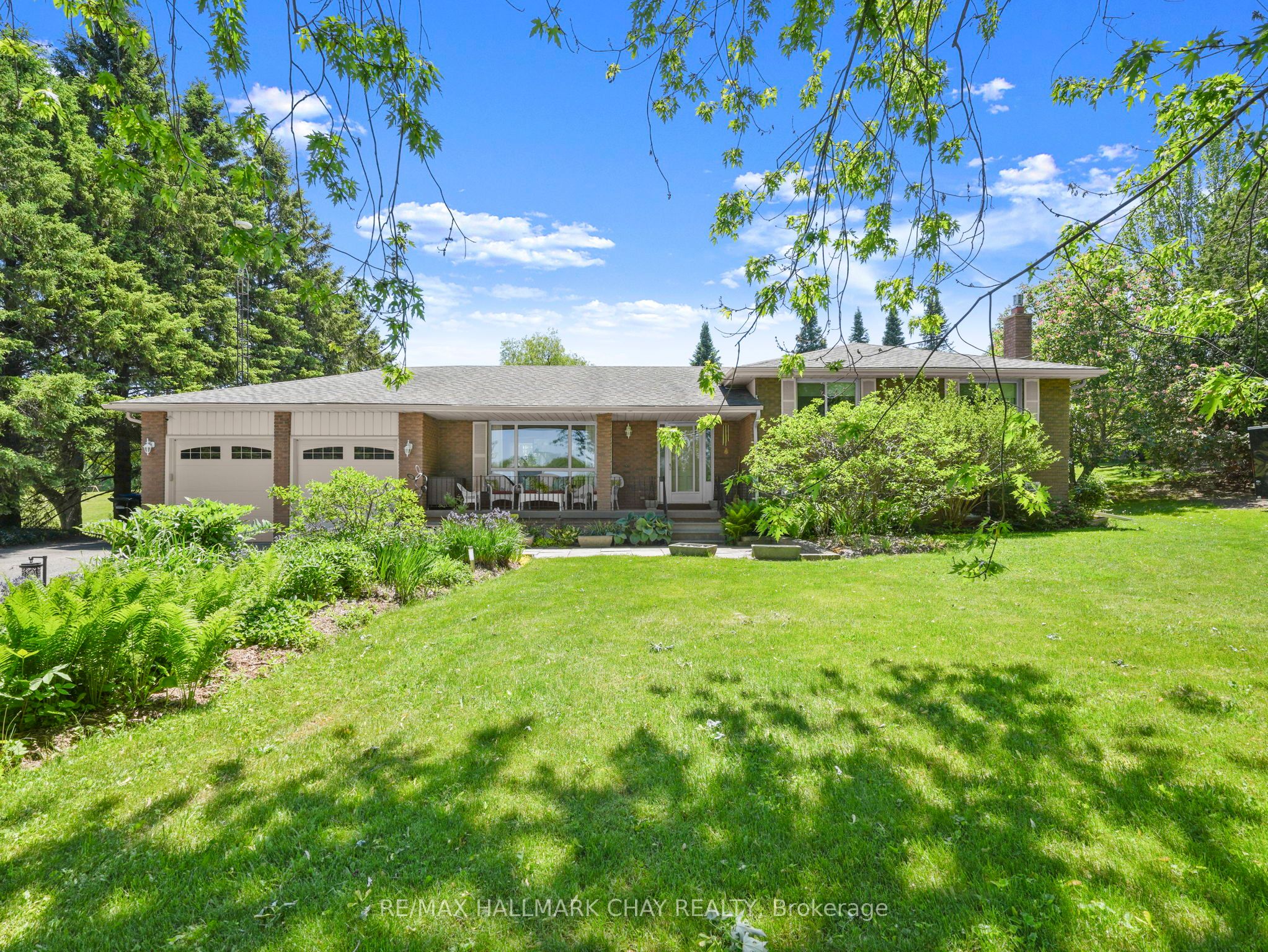 6815 4th Line Property Photo 1