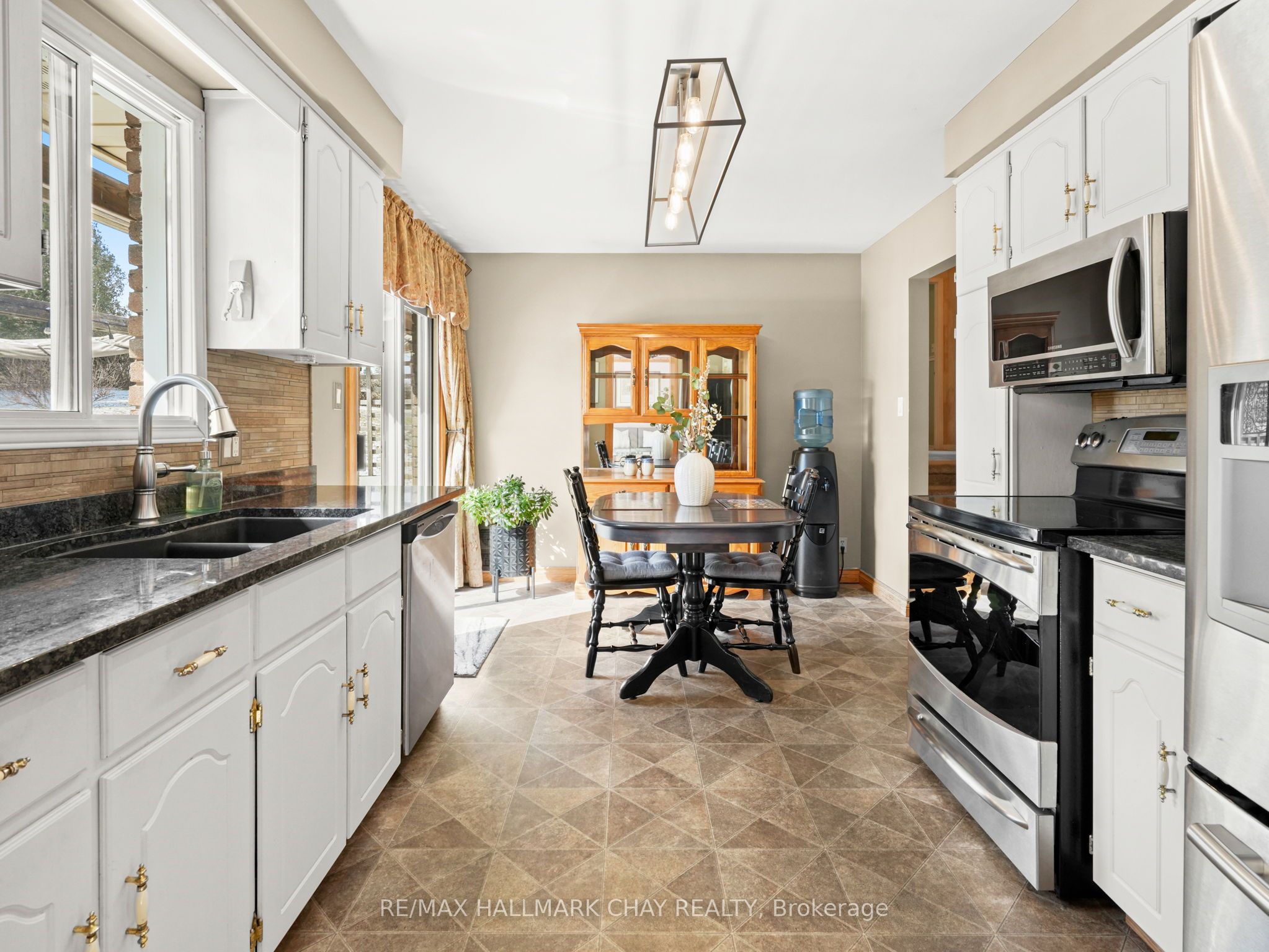 6815 4th Line Property Photo 14