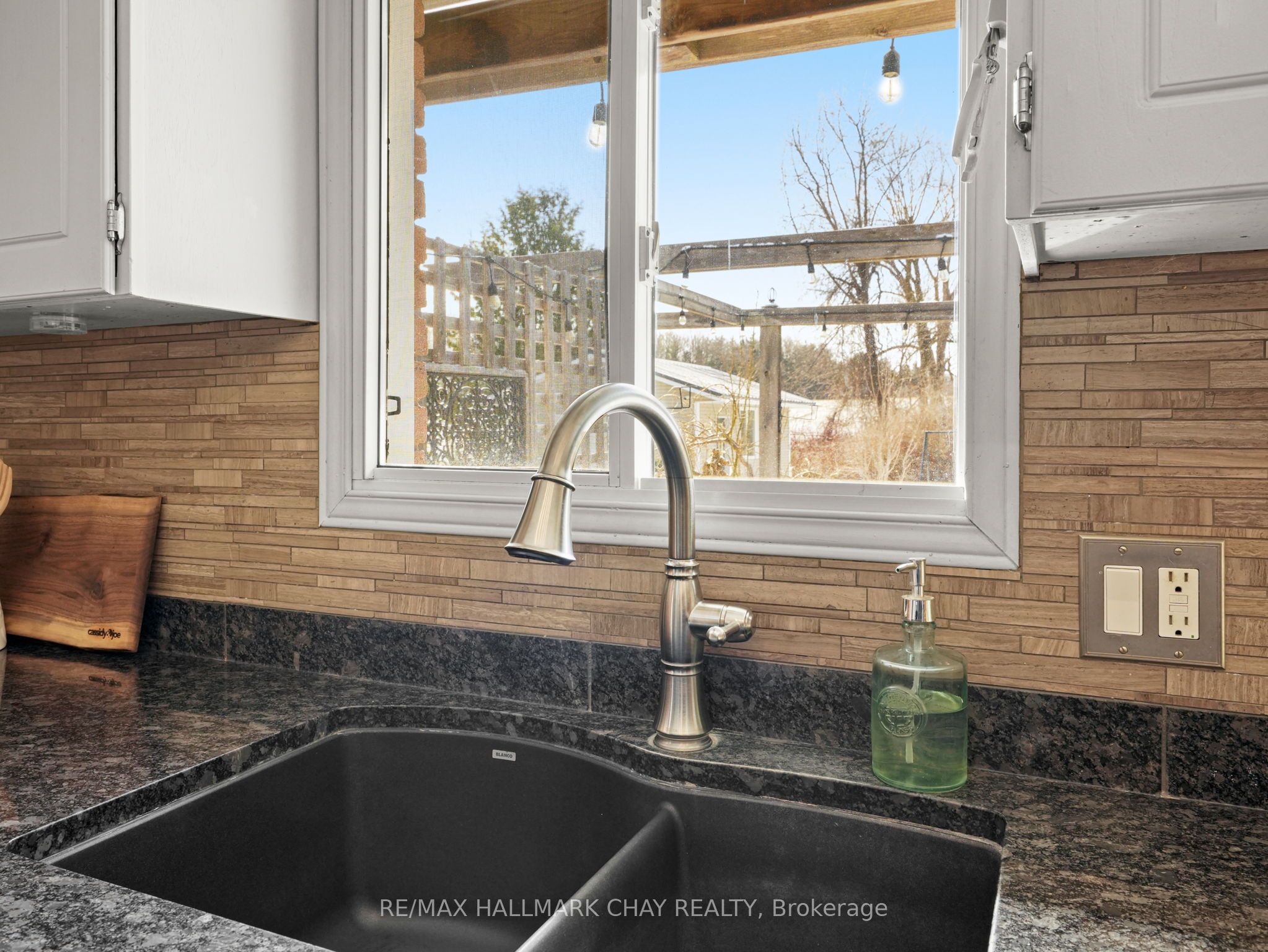 6815 4th Line Property Photo 18