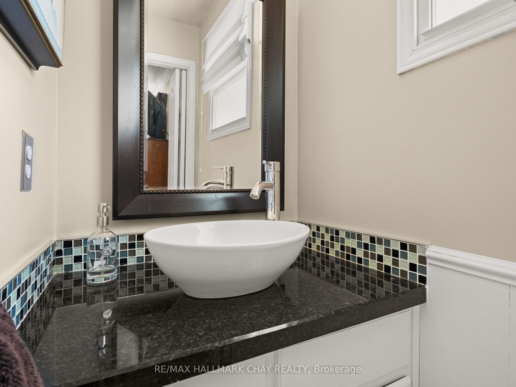6815 4th Line Property Photo 22
