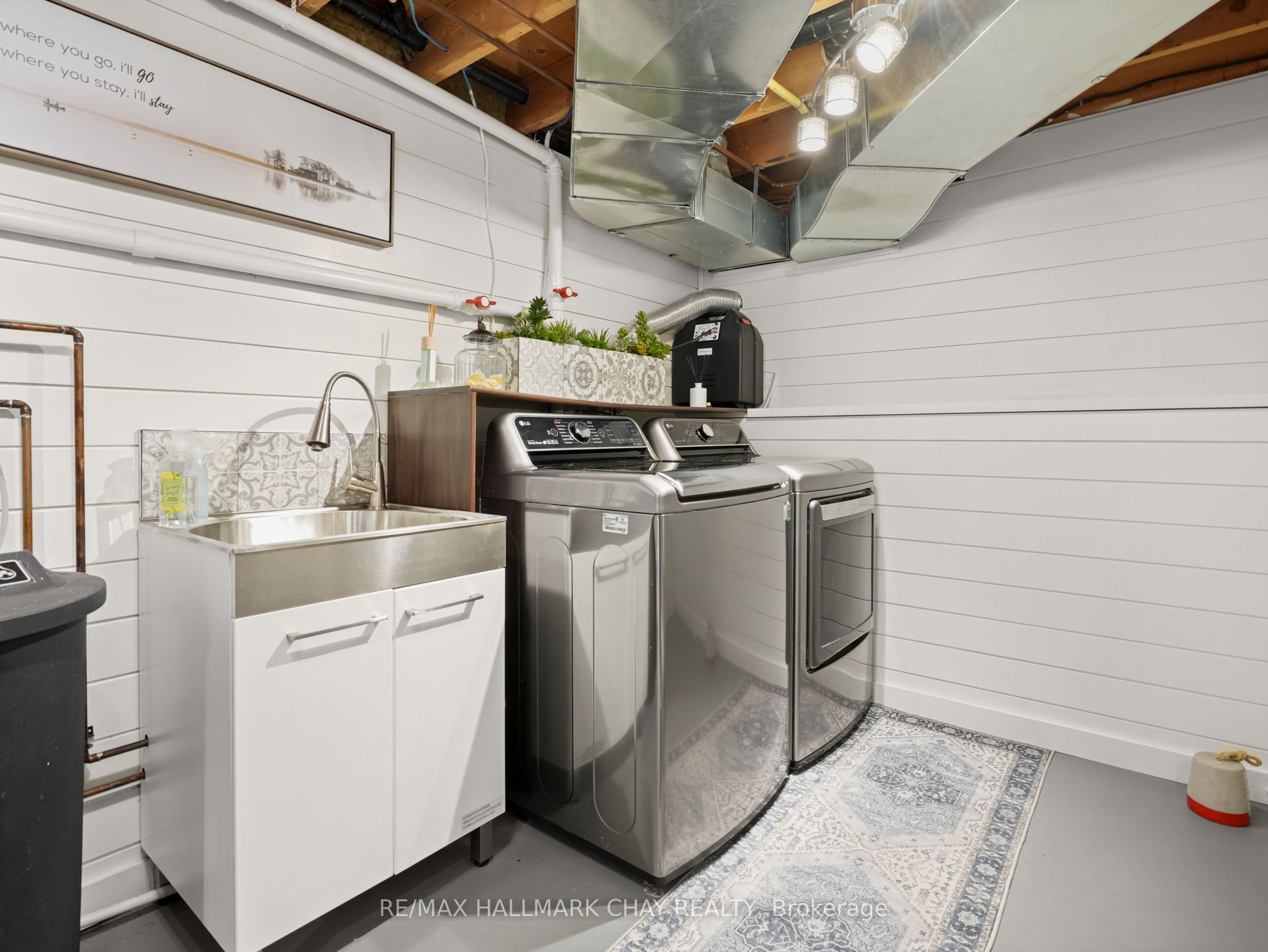 6815 4th Line Property Photo 32