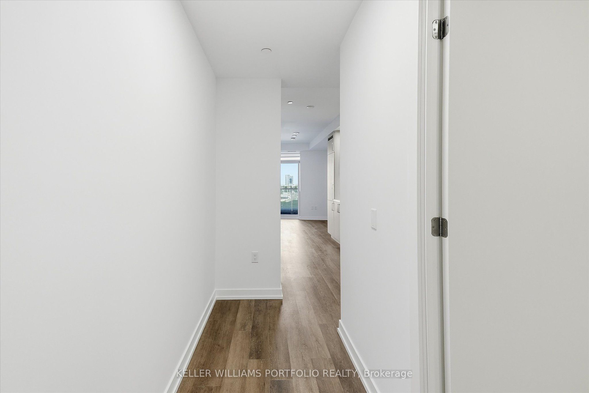 5 Meadowdale Road 210 Property Photo 6