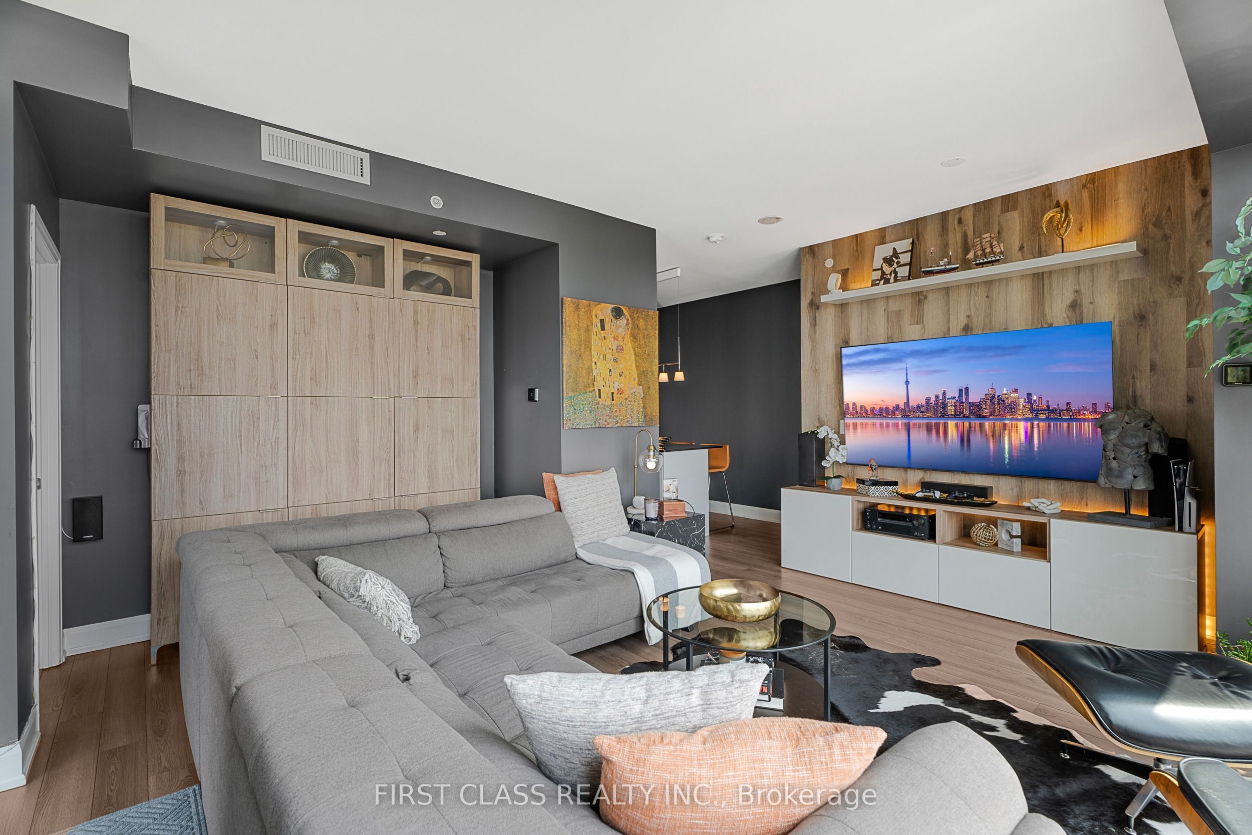 2910 Highway 7 1804 Property Photo 12