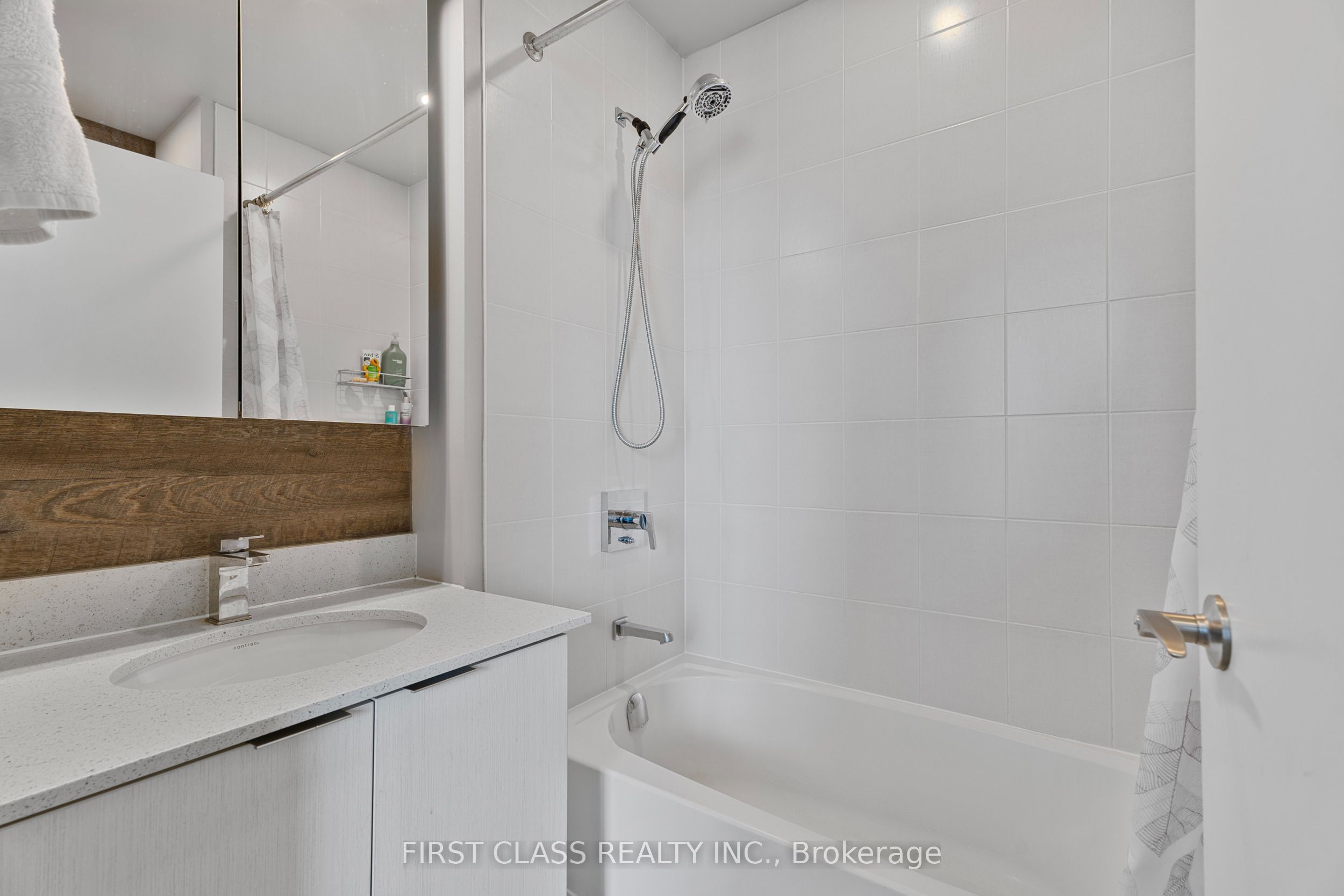 2910 Highway 7 1804 Property Photo 18