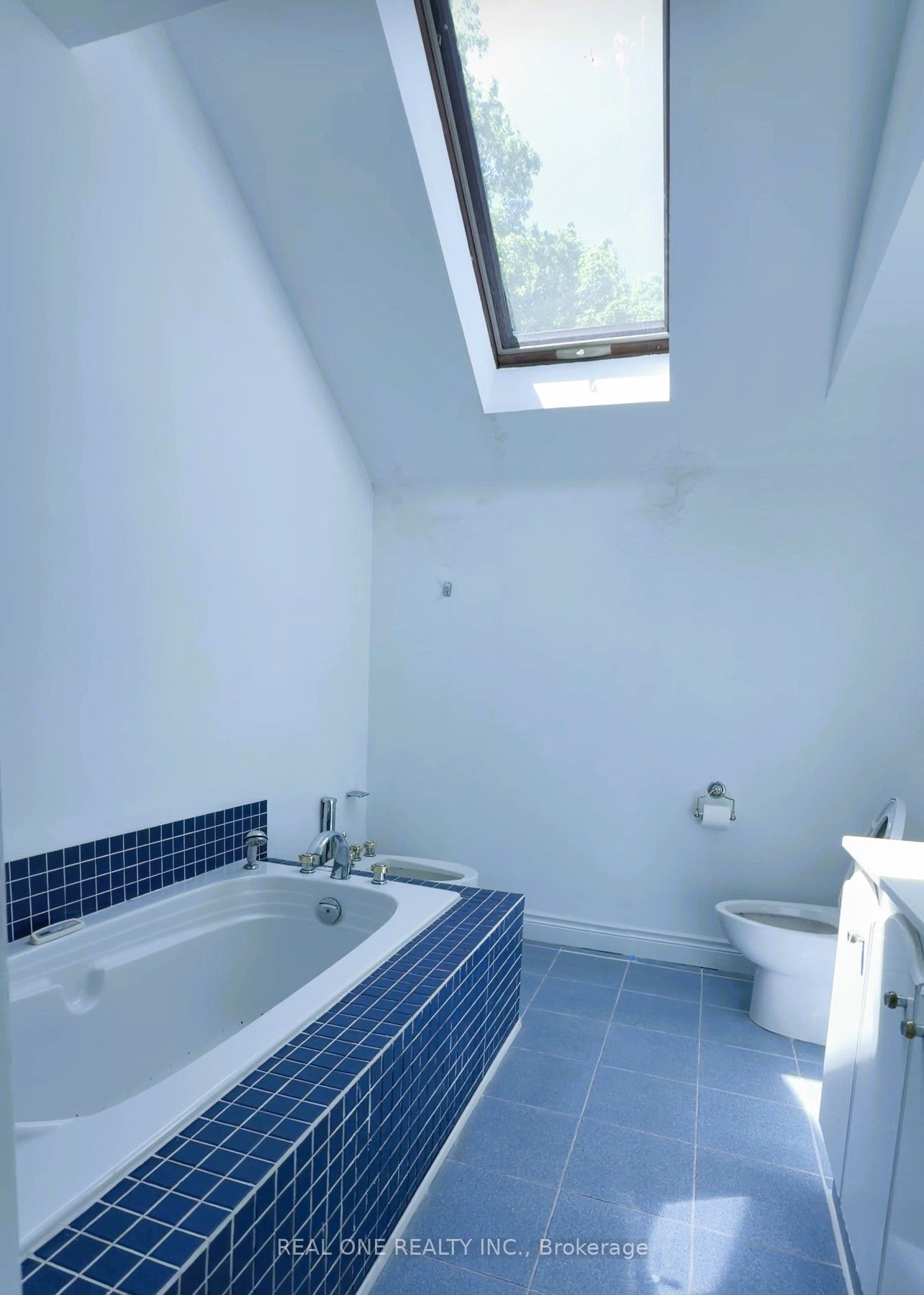 86 Morrison Avenue A Property Photo 18