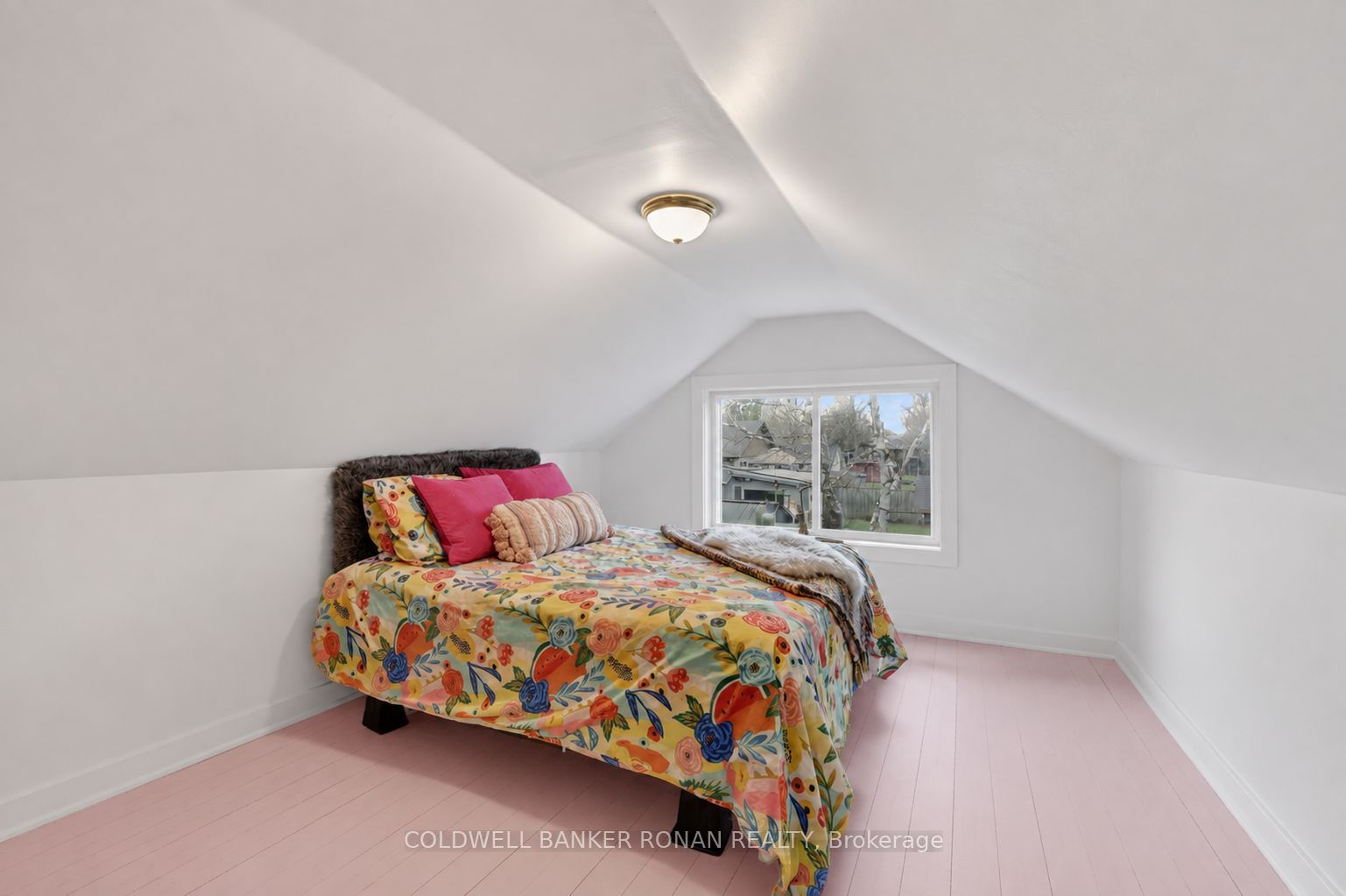 87 Wellington Street E Property Photo 14