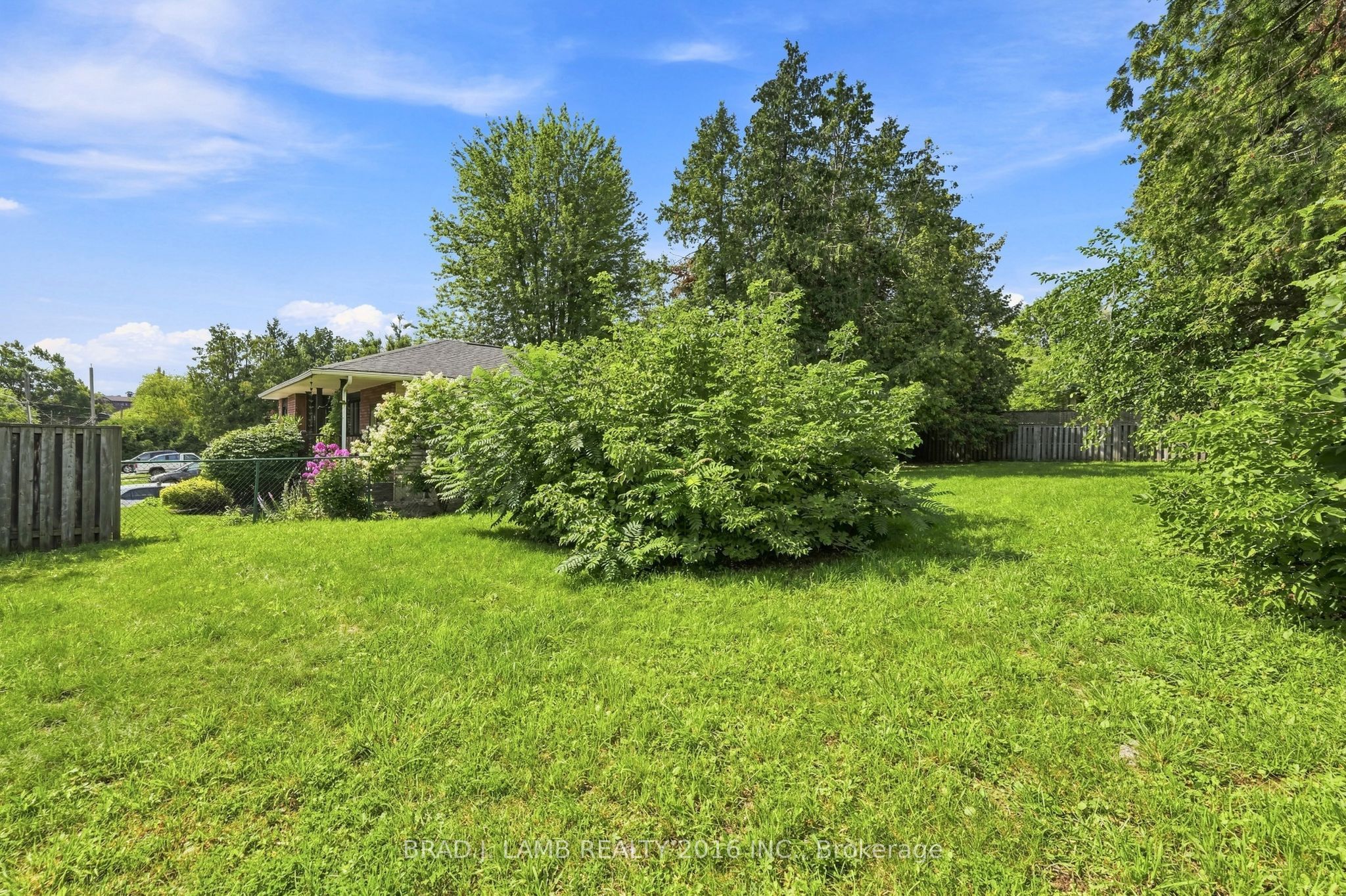 W/s Jackson Point Avenue W Property Photo 8