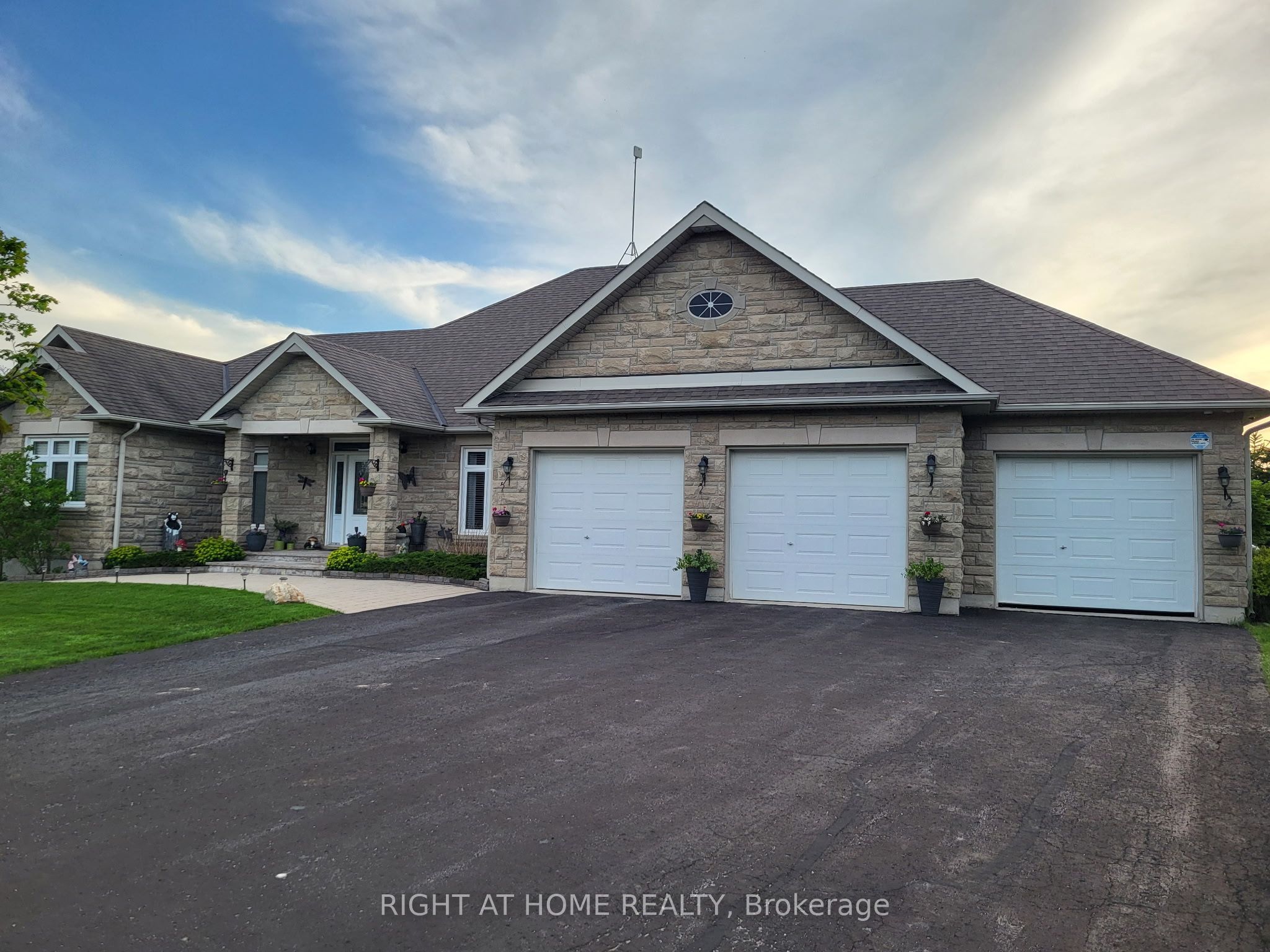 10 Brolley Crescent Property Photo 4