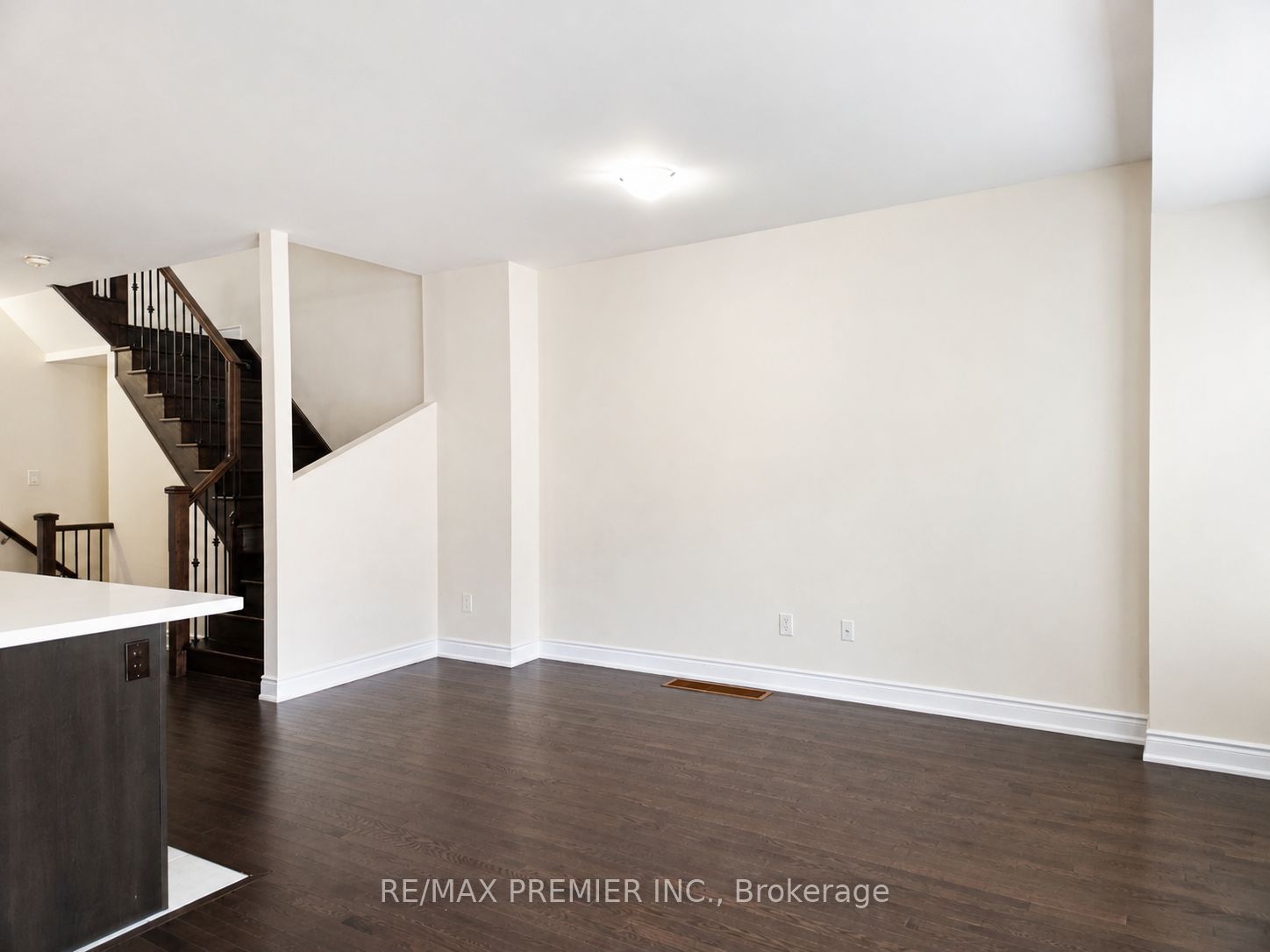 34 Arnold Crescent Property Photo 2