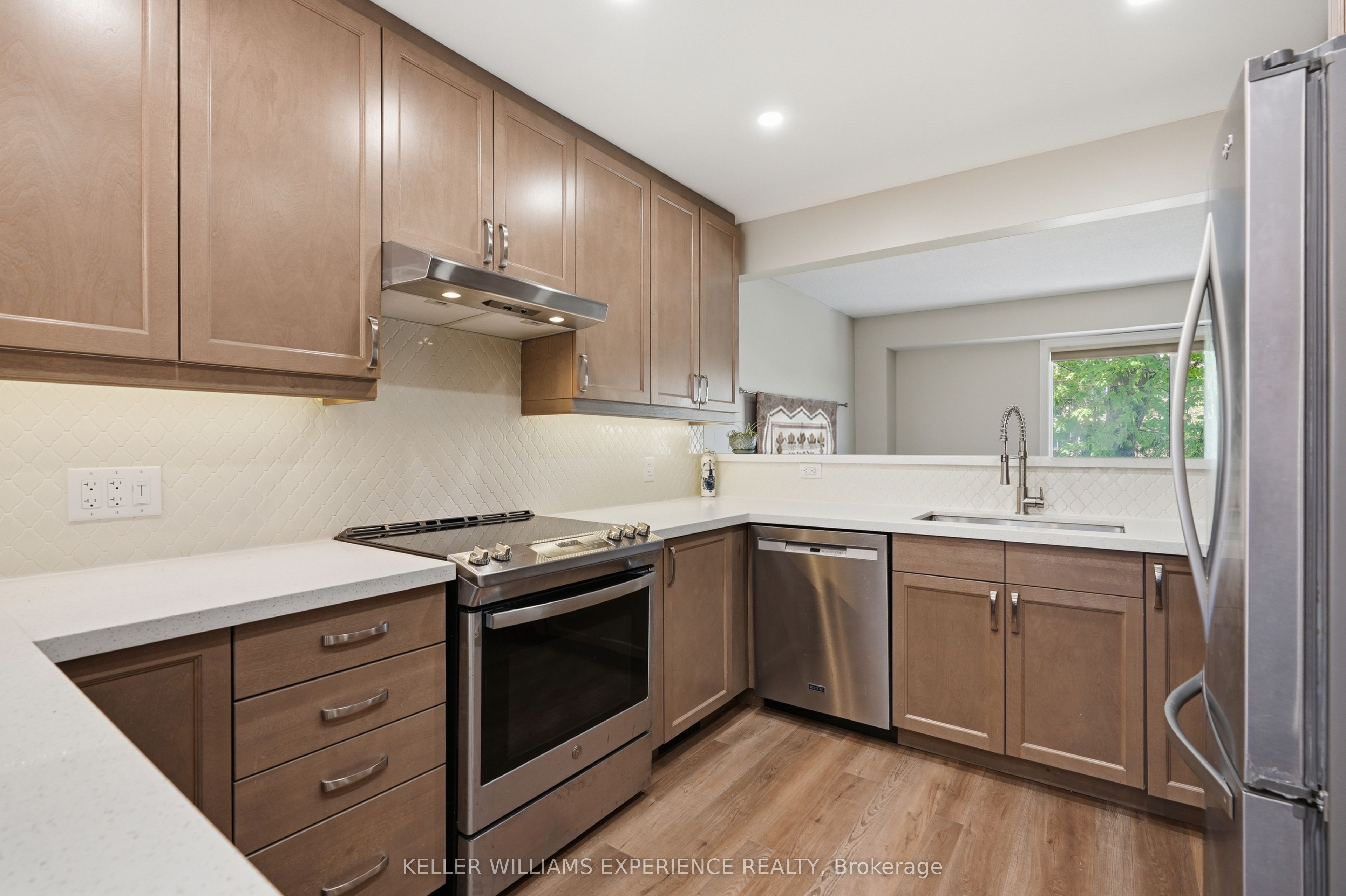 246 Tupper Boulevard 8 Property Photo 3