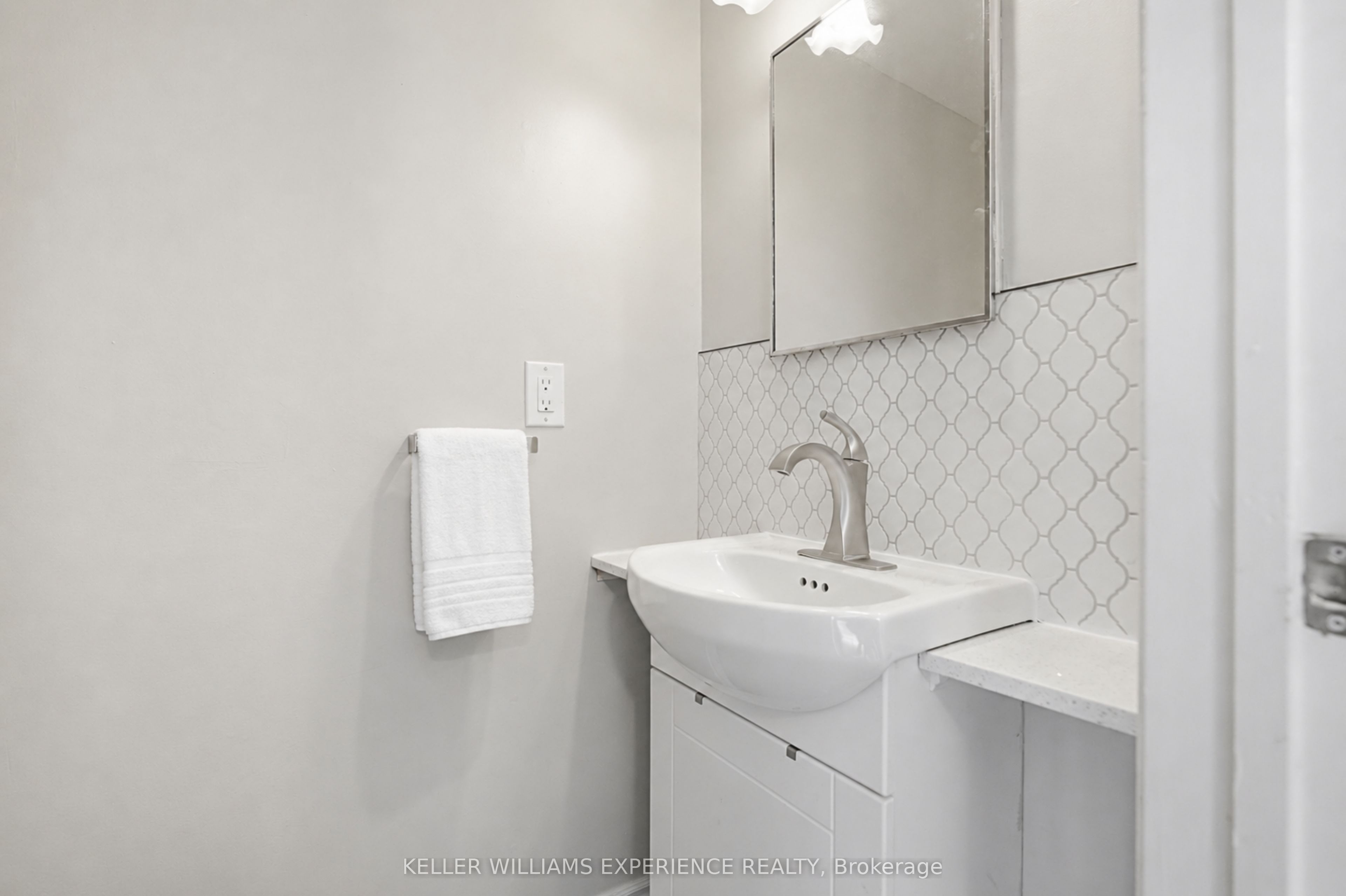 246 Tupper Boulevard 8 Property Photo 10