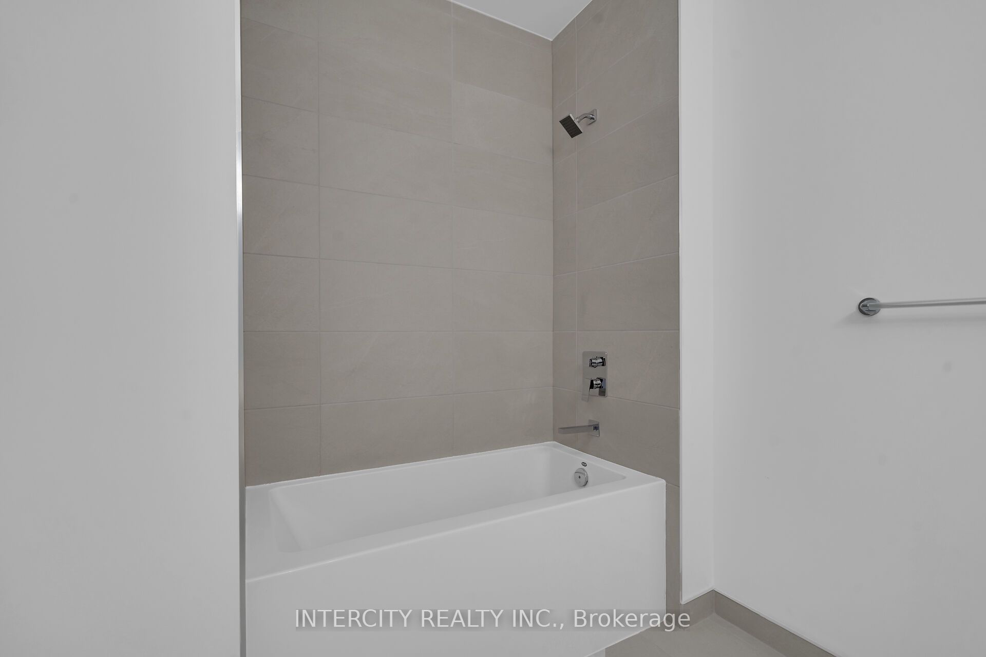 2075 King Road 110 Property Photo 23