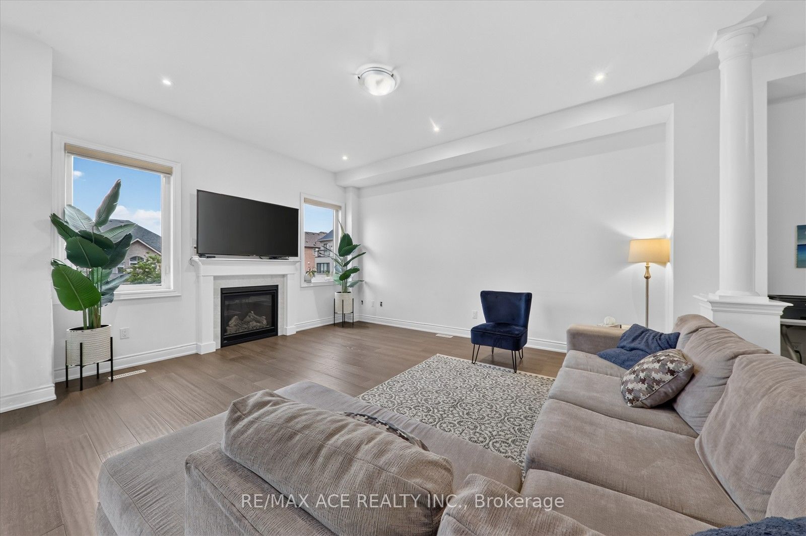 7607 Ninth Line Property Photo 11