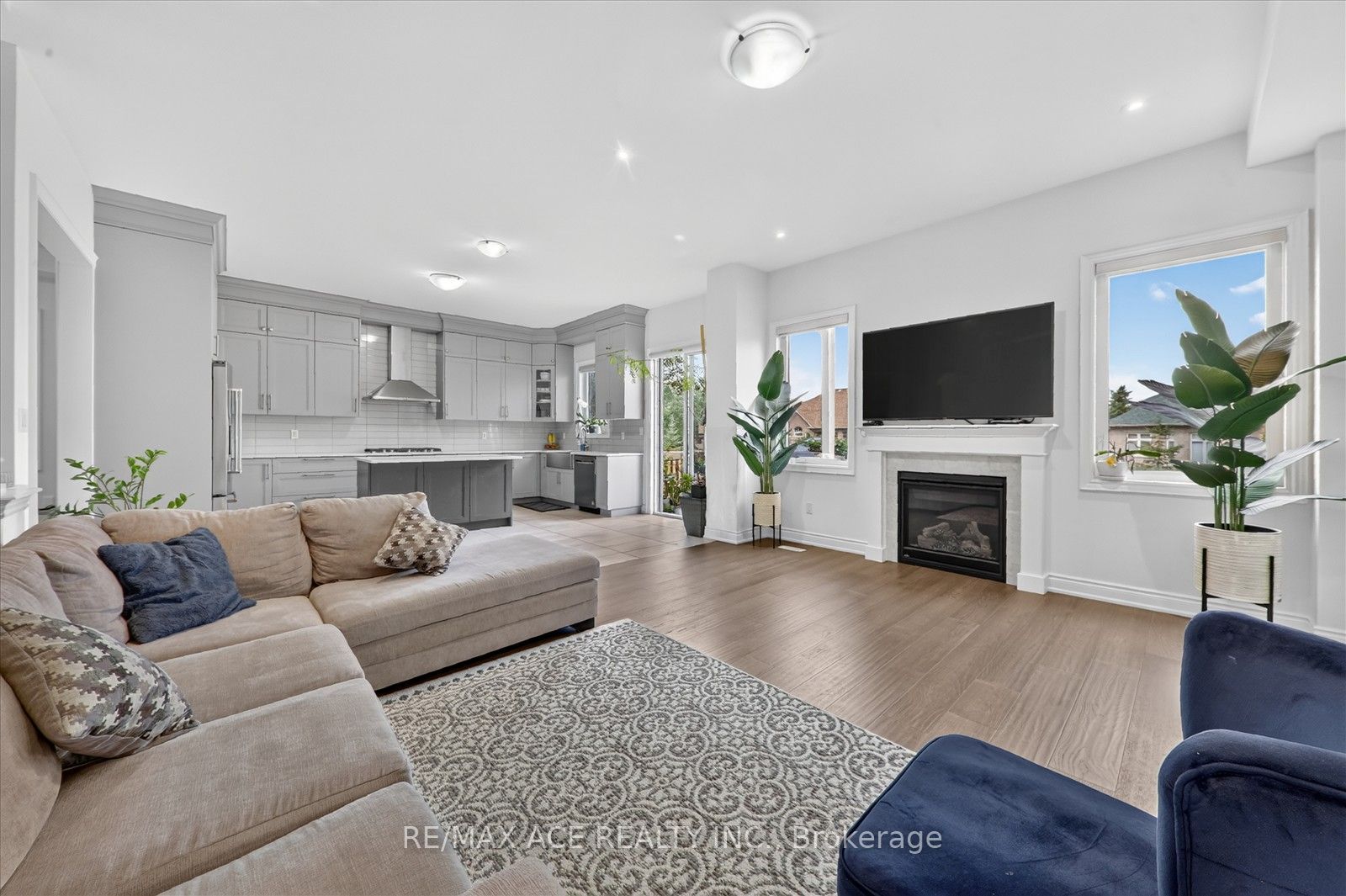 7607 Ninth Line Property Photo 12