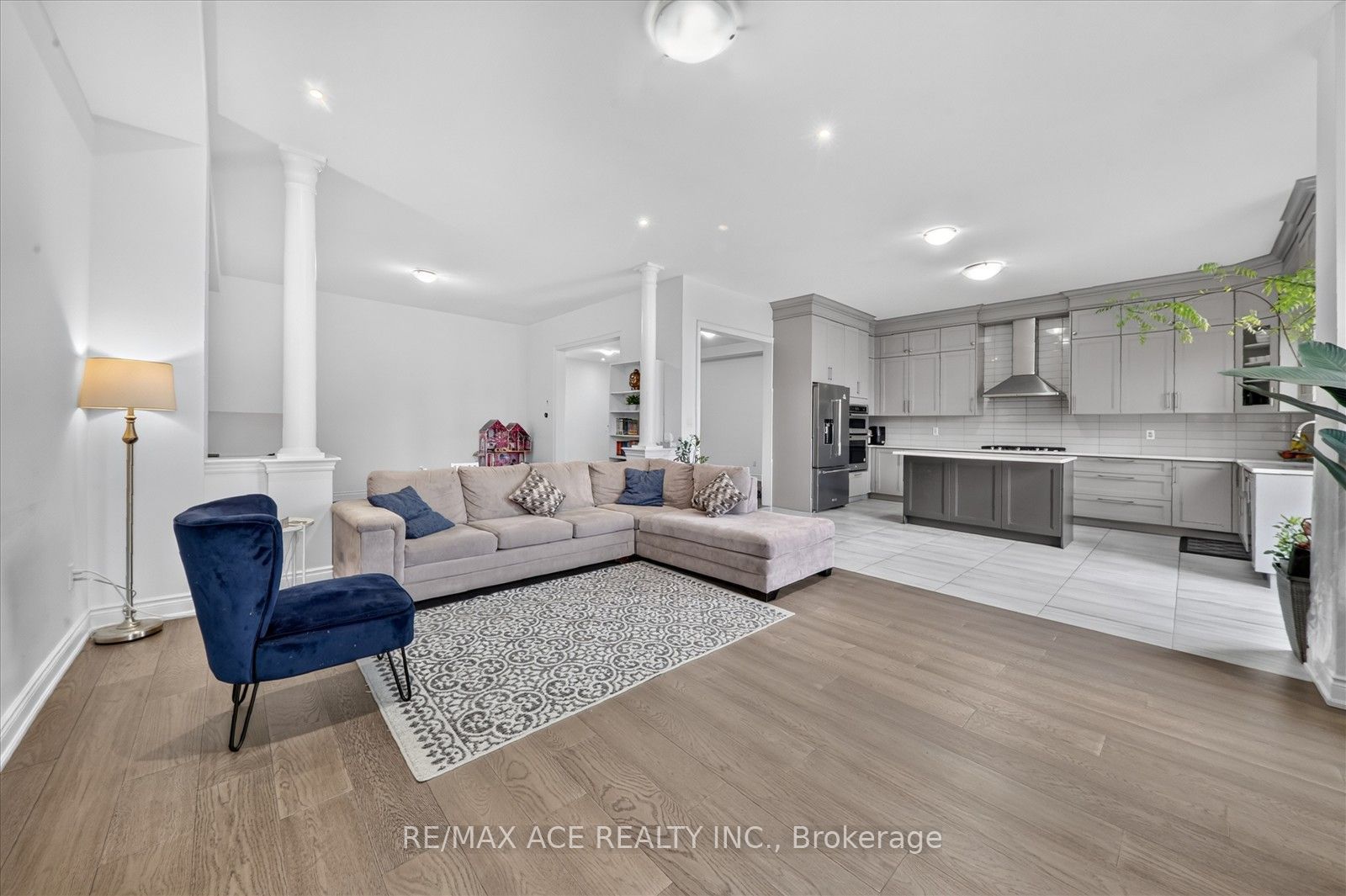 7607 Ninth Line Property Photo 13