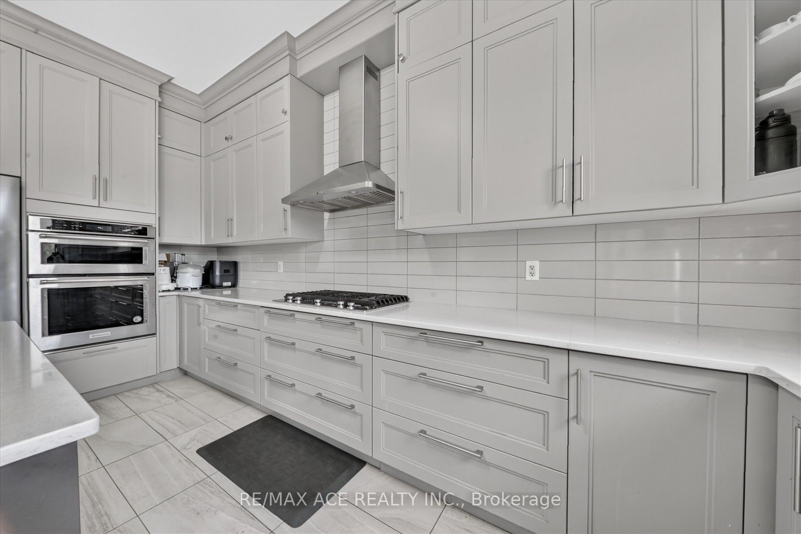 7607 Ninth Line Property Photo 16