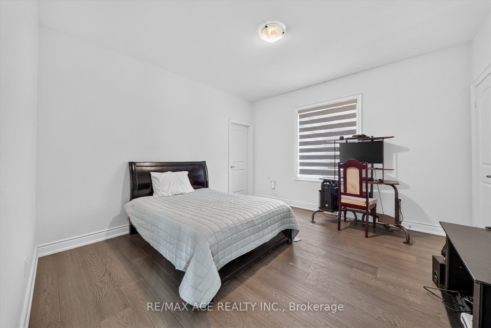 7607 Ninth Line Property Photo 29