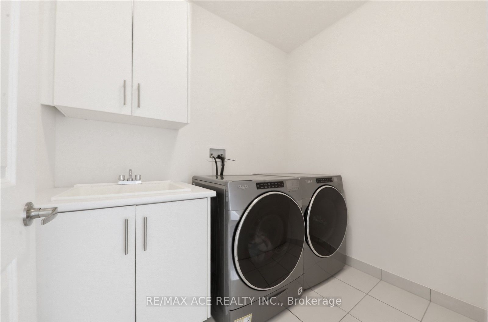 7607 Ninth Line Property Photo 31