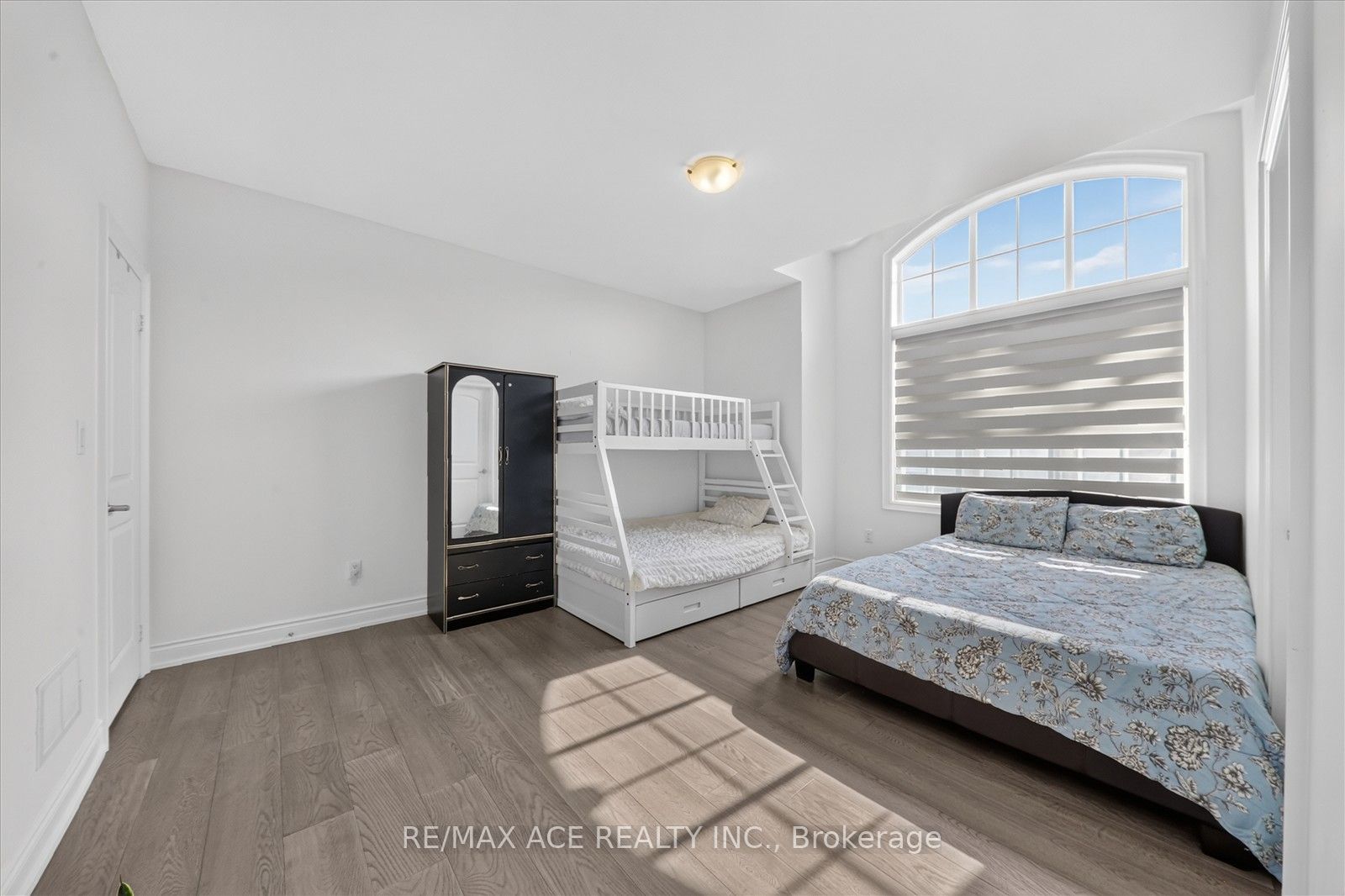 7607 Ninth Line Property Photo 32