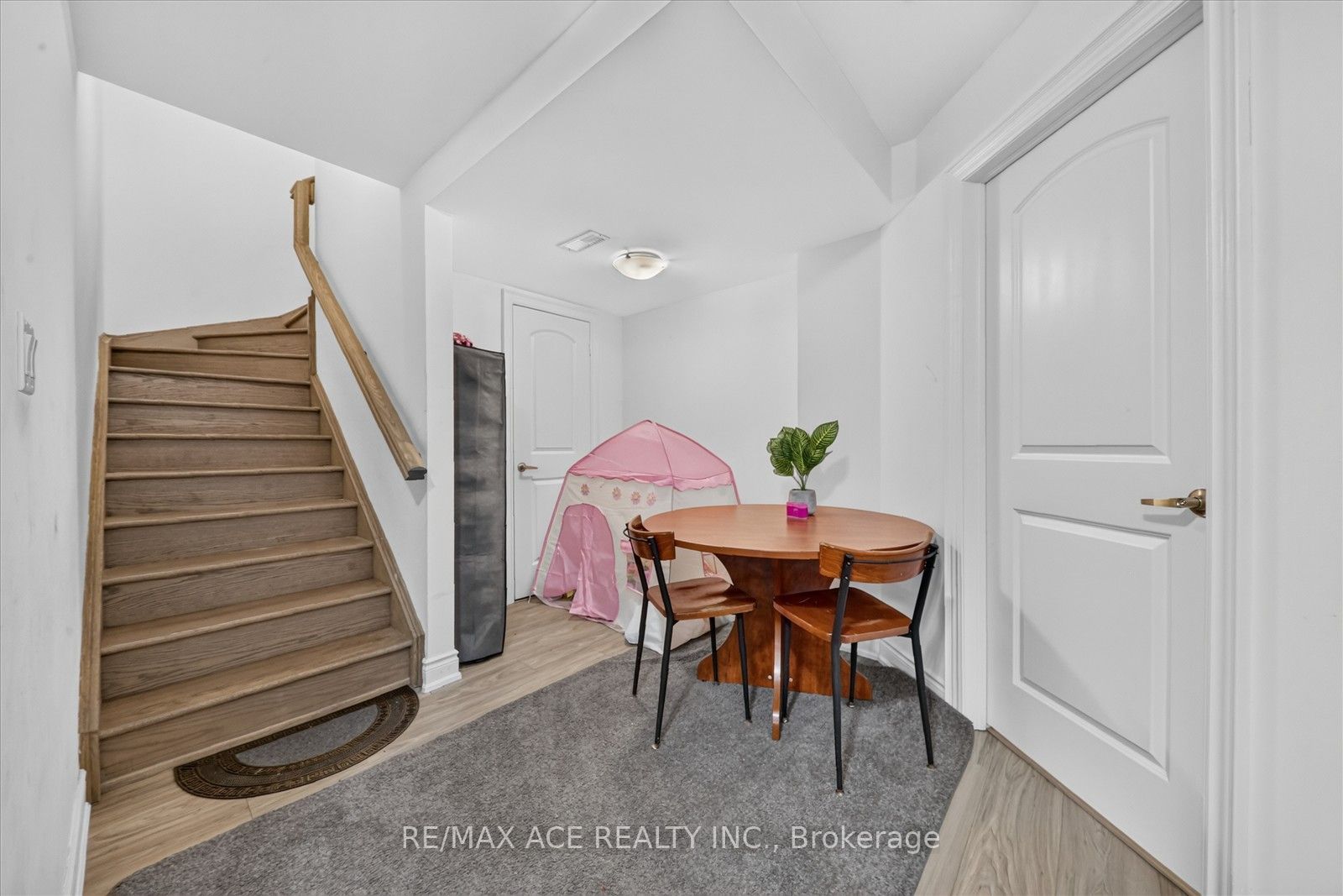 7607 Ninth Line Property Photo 34
