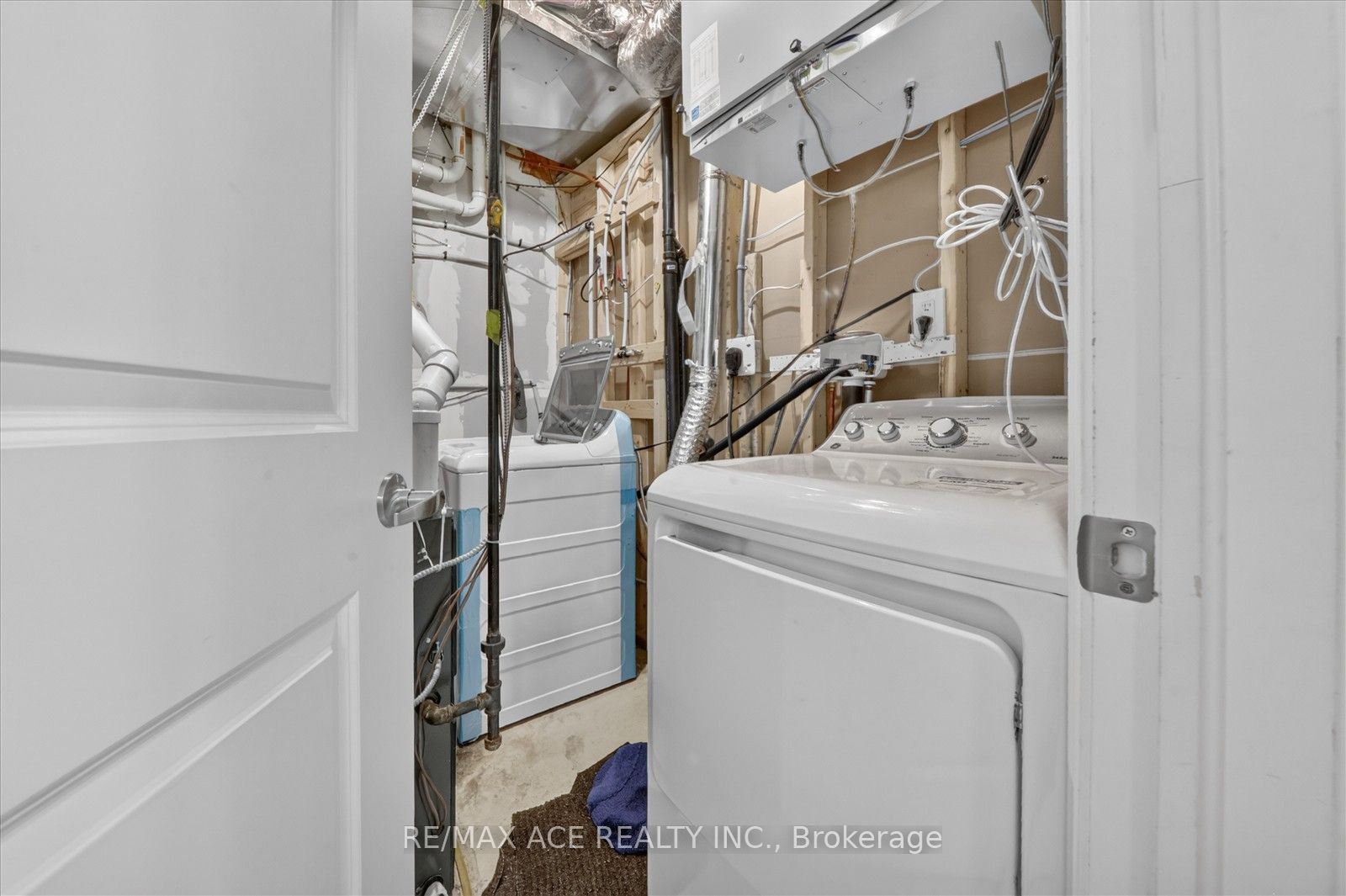 7607 Ninth Line Property Photo 42