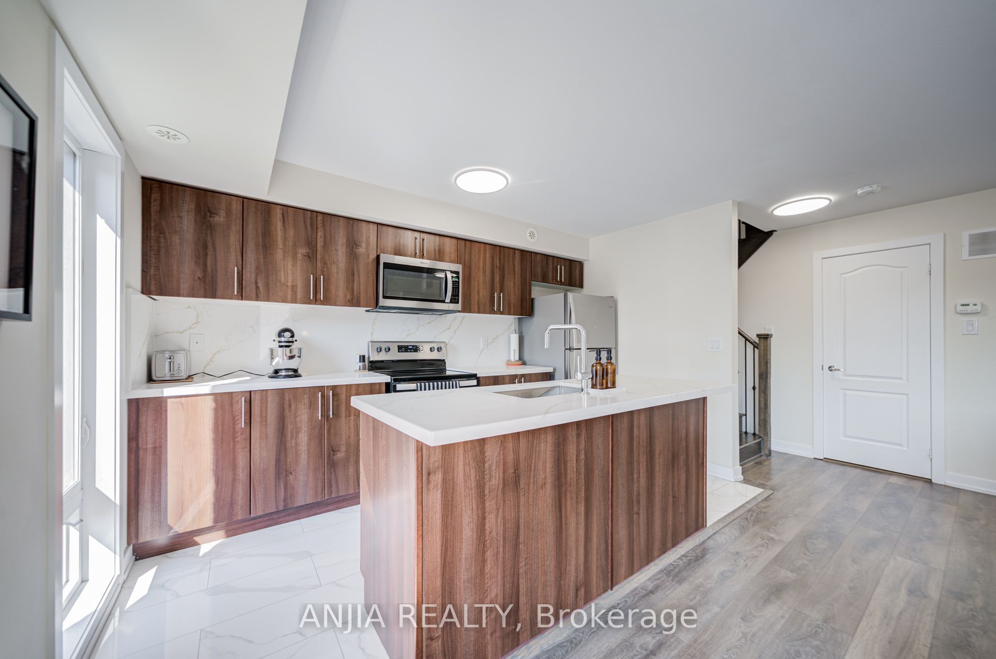 10 Westmeath Lane 2210 Property Photo 6
