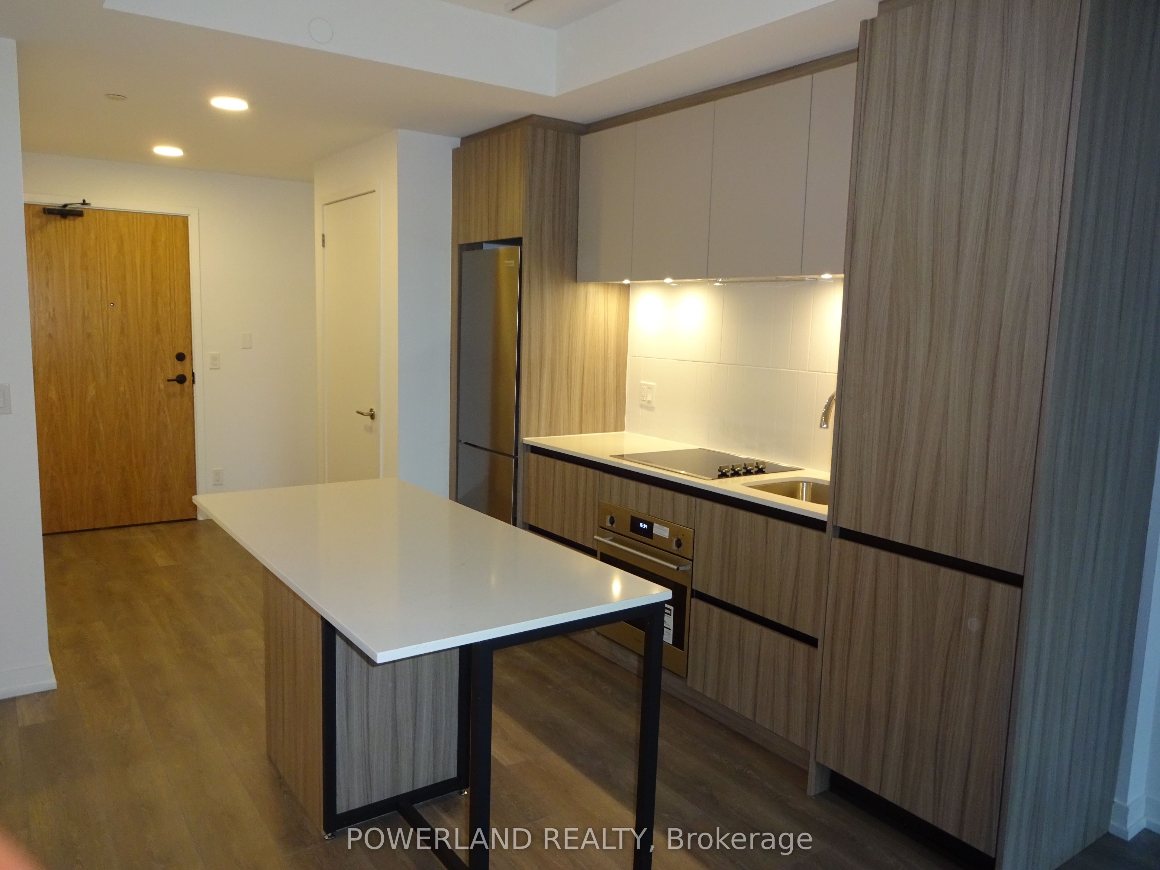 8 Beverley Glen Boulevard 632 Property Photo 2