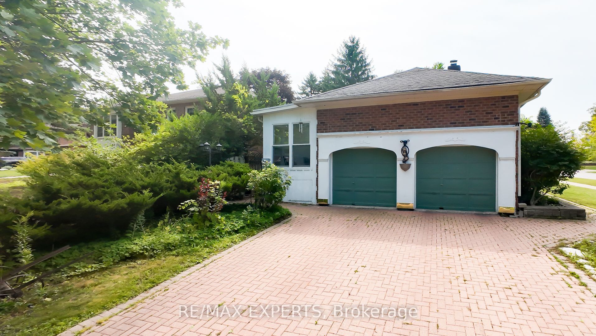 284 Murray Drive Property Photo 1