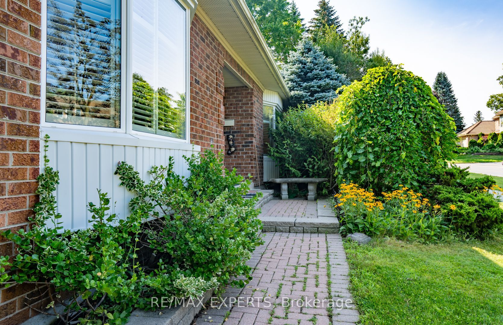 284 Murray Drive Property Photo 5