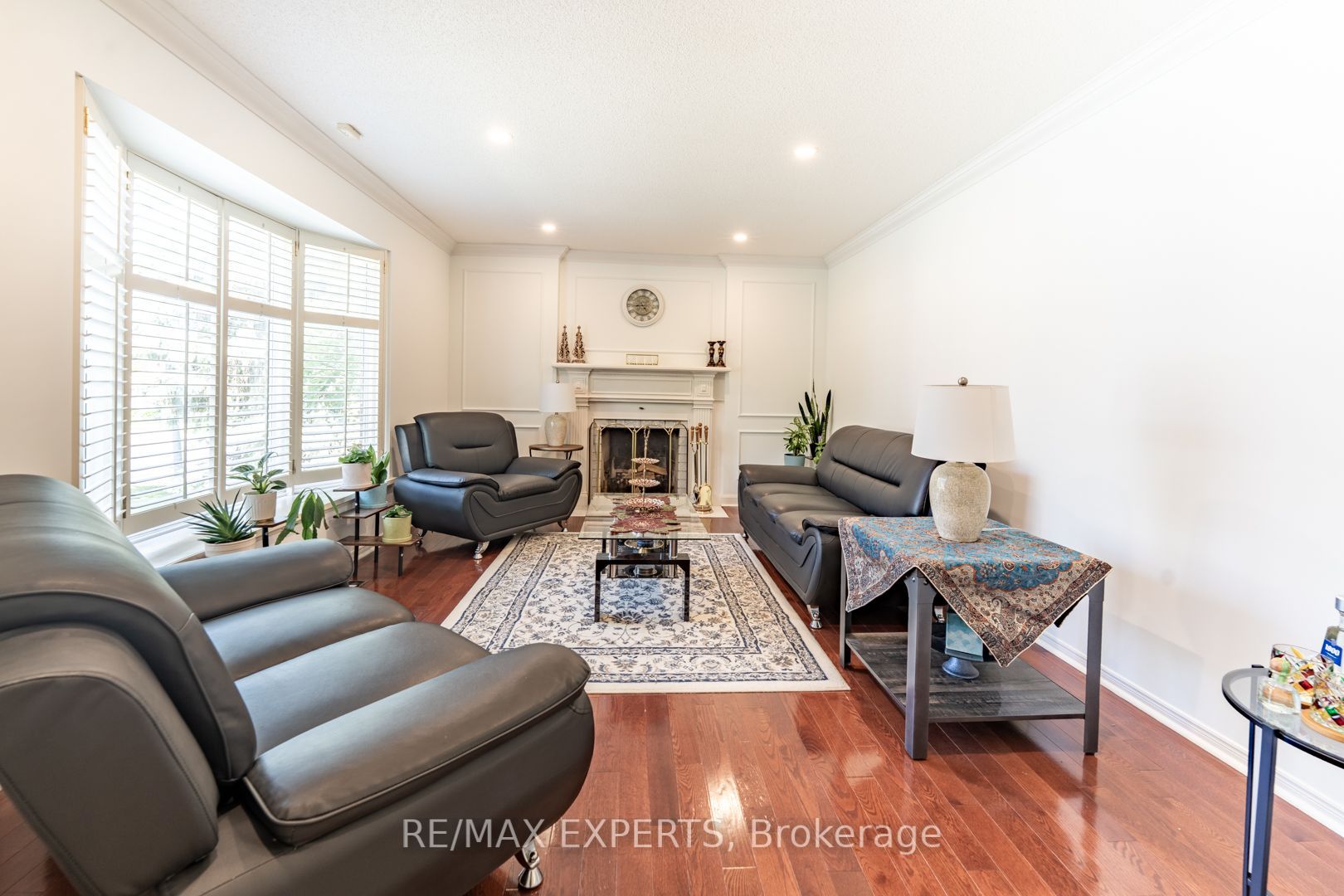 284 Murray Drive Property Photo 9
