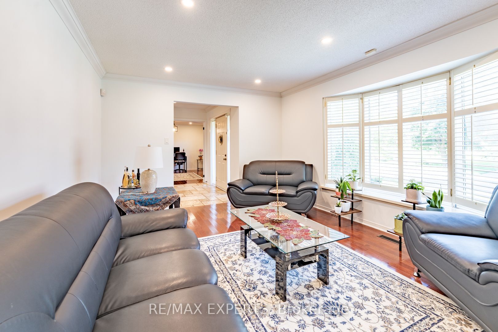 284 Murray Drive Property Photo 10