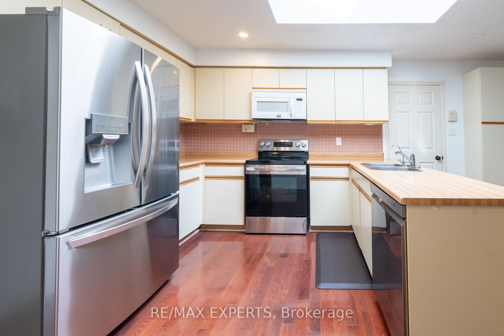 284 Murray Drive Property Photo 11