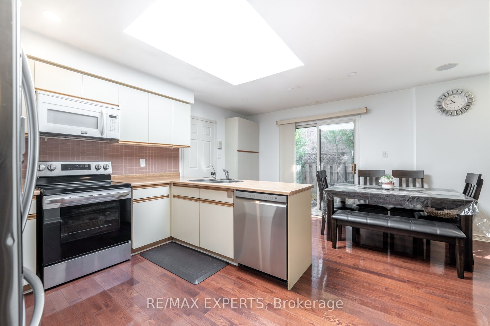 284 Murray Drive Property Photo 12