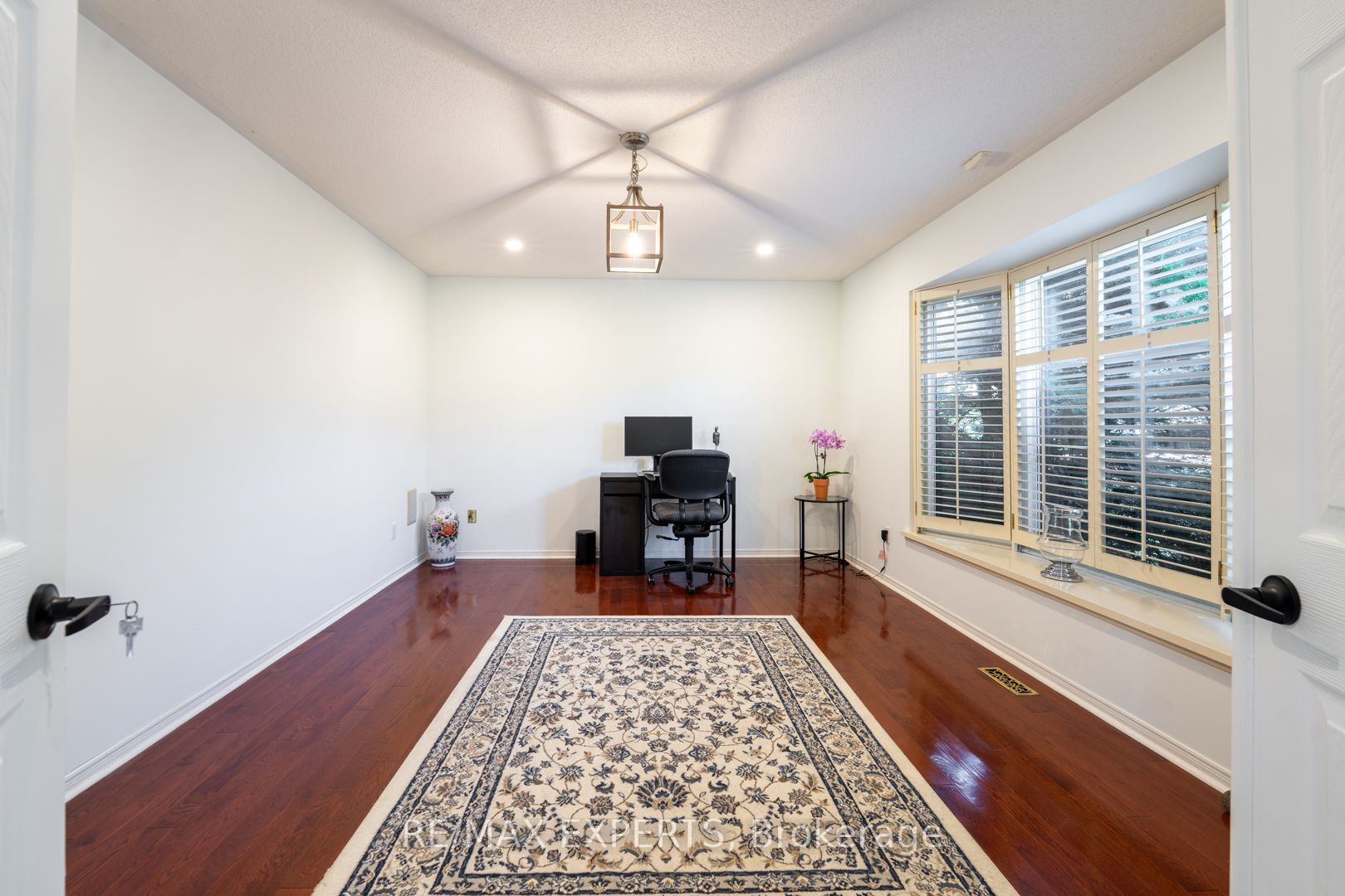 284 Murray Drive Property Photo 18