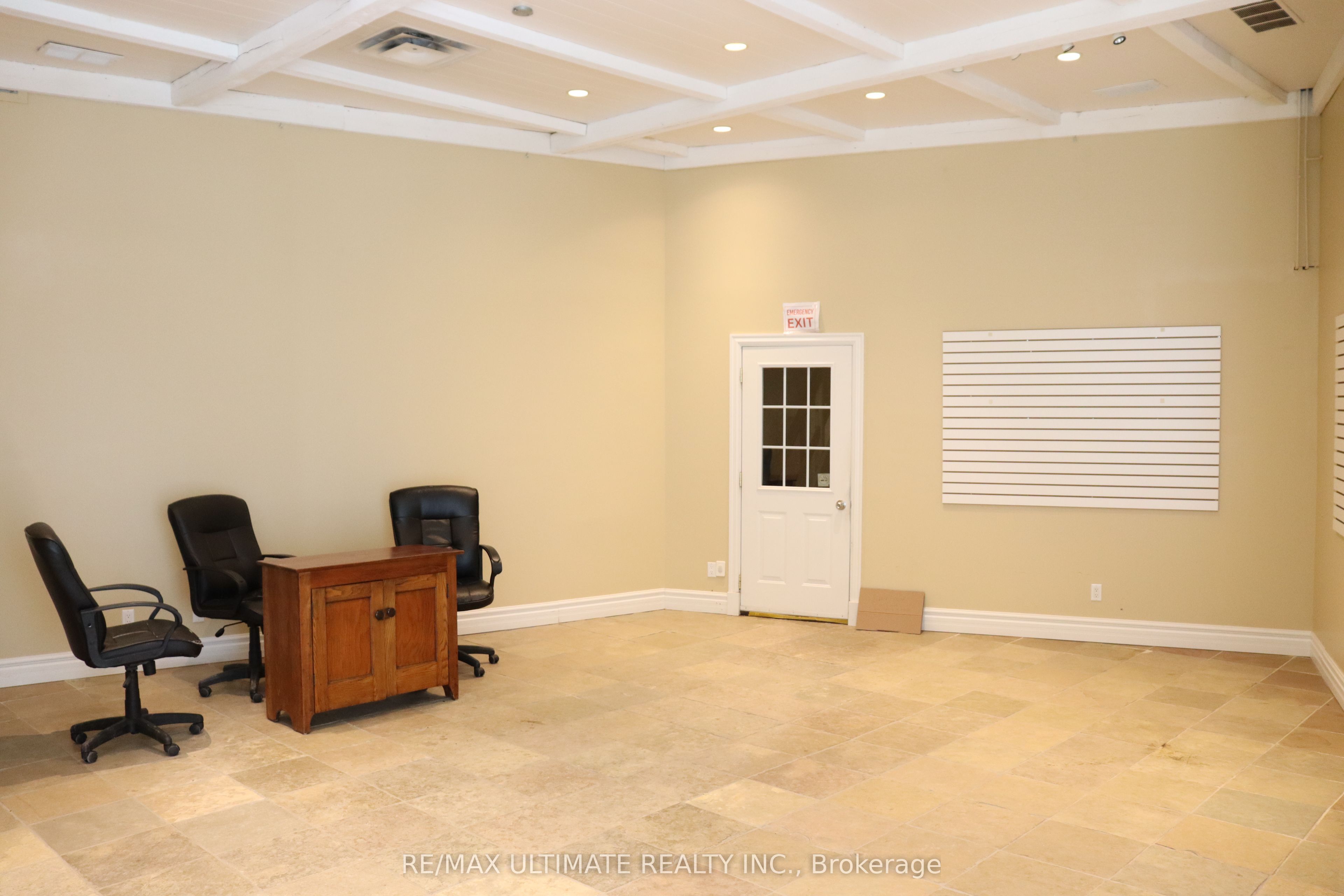 1260 Journey's End Circle 10 Property Photo 3